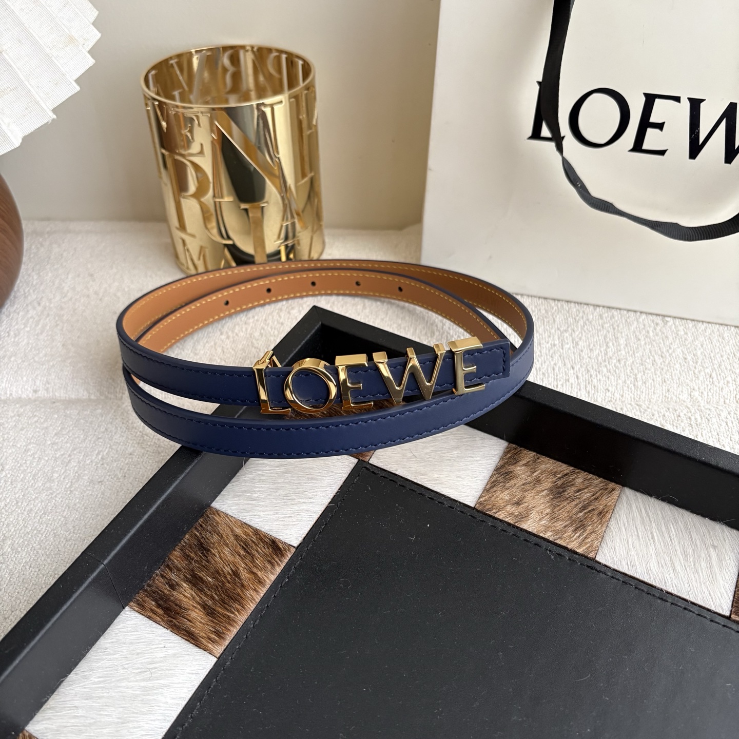 罗意威新款光滑牛皮革腰带 饰以金属LOEWE标志 宽1.5cm 五孔调节 宝蓝色-Top High Quatity Cheap Sneakers Fashion Clothing Clothes Bags handbags Shoes of all Brand wholesale With The best Quality And Beautiful Price from China Factory Chinese suppliers wholesaler seller 罗意威新款光滑牛皮革腰带 饰以金属LOEWE标志 宽1.5cm 五孔调节 宝蓝色