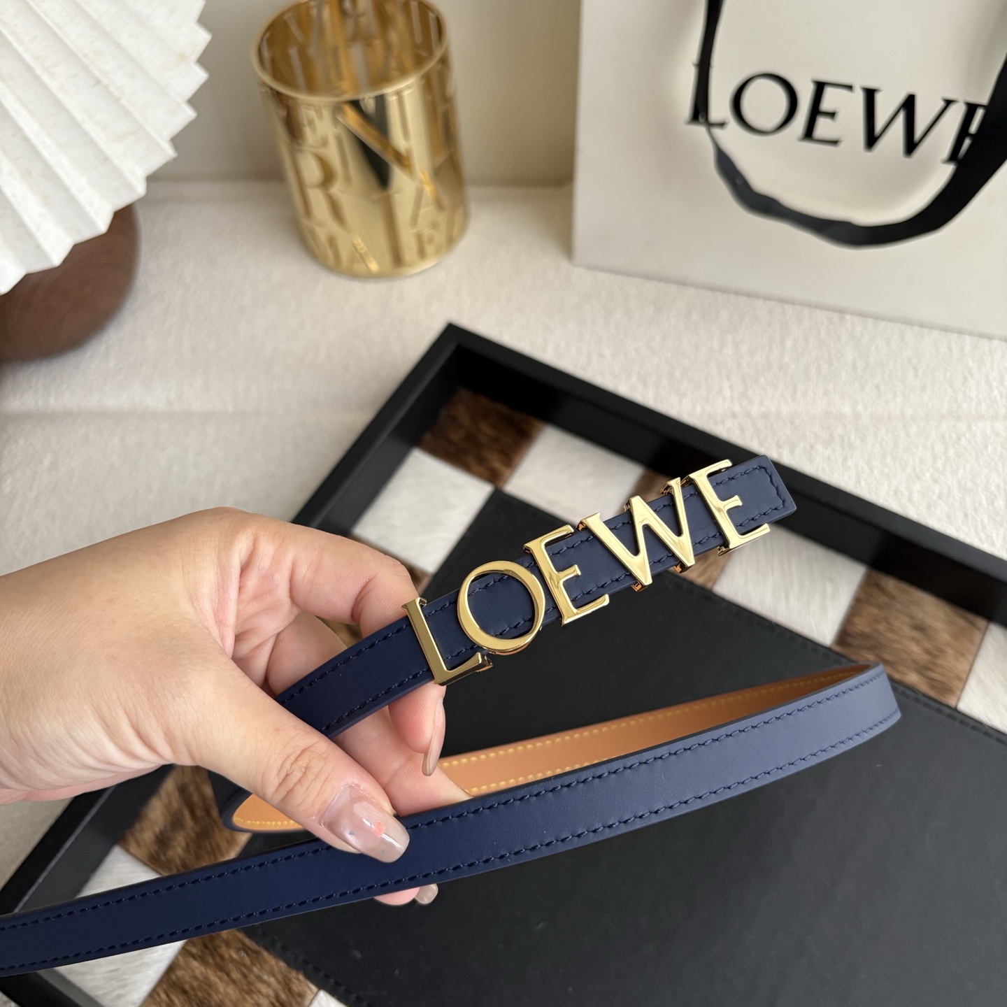 罗意威新款光滑牛皮革腰带 饰以金属LOEWE标志 宽1.5cm 五孔调节 宝蓝色-Top High Quatity Cheap Sneakers Fashion Clothing Clothes Bags handbags Shoes of all Brand wholesale With The best Quality And Beautiful Price from China Factory Chinese suppliers wholesaler seller 罗意威新款光滑牛皮革腰带 饰以金属LOEWE标志 宽1.5cm 五孔调节 宝蓝色