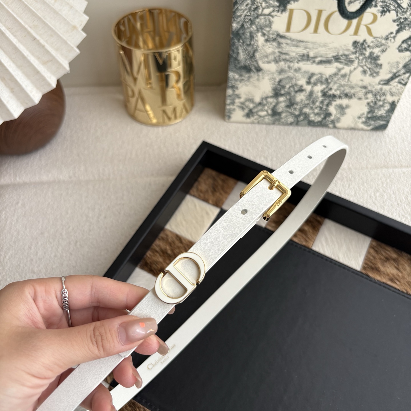 Dior新款腰带 舒适细腻 精品针扣搭配最新款珐琅戒指 精致优雅-Chinese wholesaler seller Clothes Bags handbags wholesale Shoes High Quatity wholesaler seller Cheap Sneakers from China Factory Chinese suppliers china wholesale clothing wholesaler seller Dior新款腰带 舒适细腻 精品针扣搭配最新款珐琅戒指 精致优雅