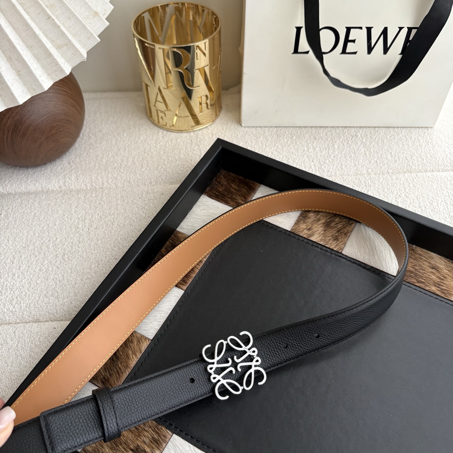Loewe 鹅卵石纹牛皮腰带 Anagram搭扣 Anchor腰带扣 宽2.8cm 五孔调节 黑色/银扣-Chinese UA Cheap High Quatity Brand Clothes Bags handbags Sneakers wholesale wholesaler seller from China Factory suppliers Fashion Clothing Shoes best Quality Beautiful Price Loewe 鹅卵石纹牛皮腰带 Anagram搭扣 Anchor腰带扣 宽2.8cm 五孔调节 黑色/银扣
