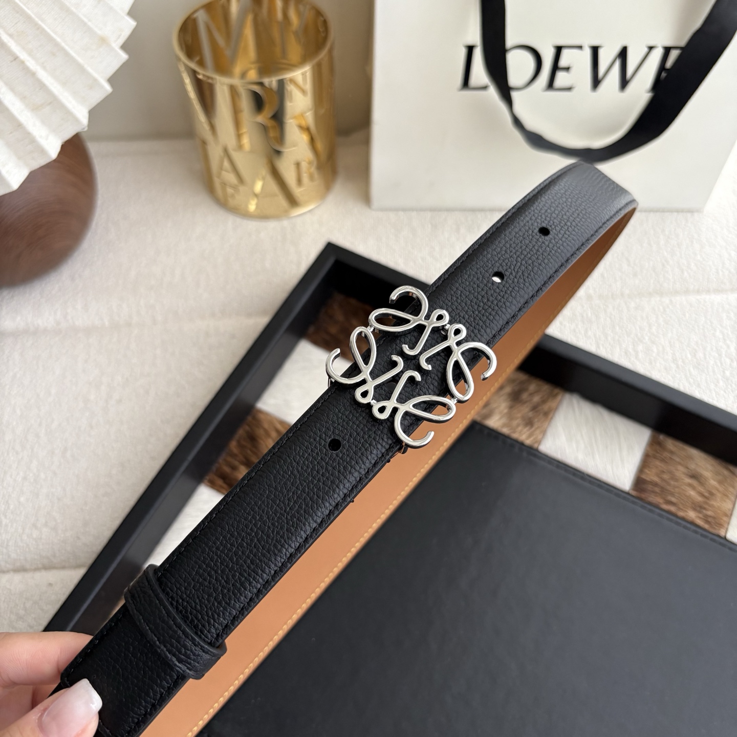 Loewe 鹅卵石纹牛皮腰带 Anagram搭扣 Anchor腰带扣 宽2.8cm 五孔调节 黑色/银扣-Chinese UA Cheap High Quatity Brand Clothes Bags handbags Sneakers wholesale wholesaler seller from China Factory suppliers Fashion Clothing Shoes best Quality Beautiful Price Loewe 鹅卵石纹牛皮腰带 Anagram搭扣 Anchor腰带扣 宽2.8cm 五孔调节 黑色/银扣