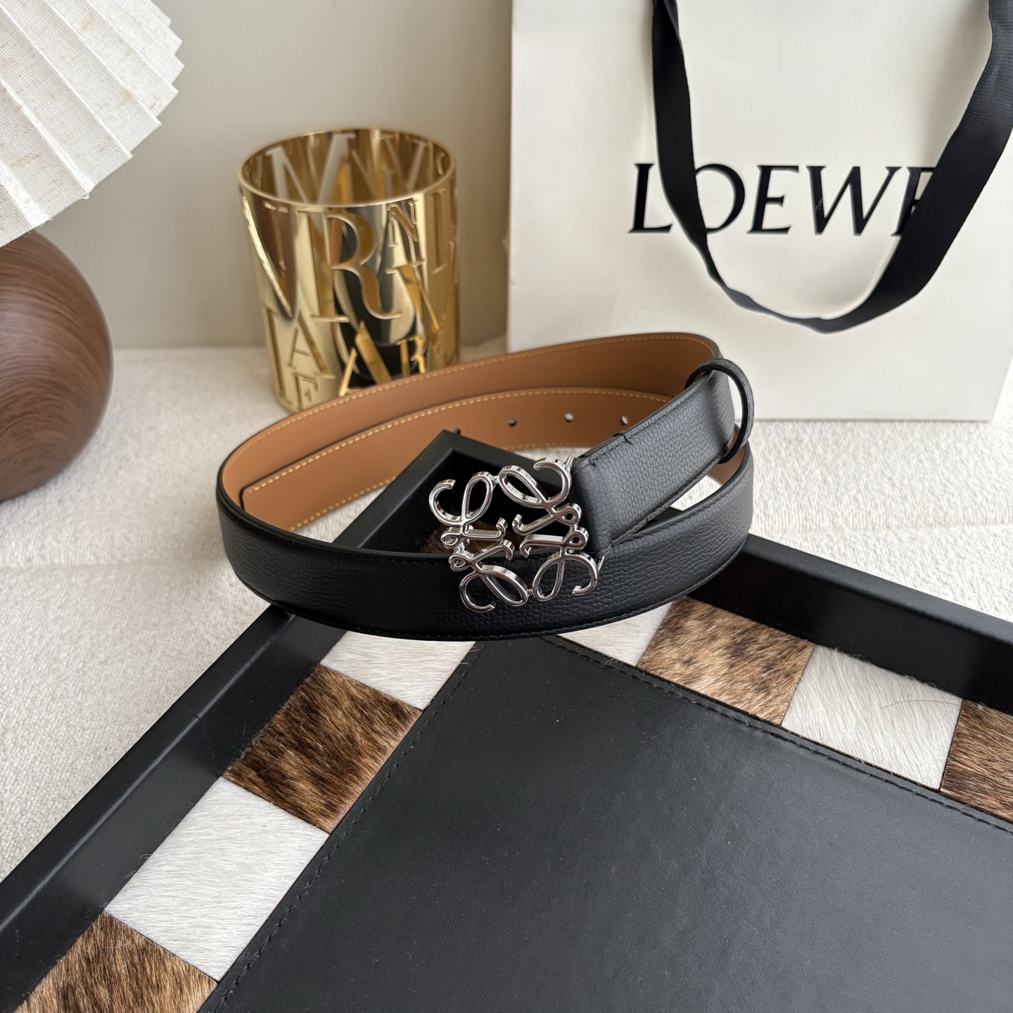 Loewe 鹅卵石纹牛皮腰带 Anagram搭扣 Anchor腰带扣 宽2.8cm 五孔调节 黑色/银扣-Chinese UA Cheap High Quatity Brand Clothes Bags handbags Sneakers wholesale wholesaler seller from China Factory suppliers Fashion Clothing Shoes best Quality Beautiful Price Loewe 鹅卵石纹牛皮腰带 Anagram搭扣 Anchor腰带扣 宽2.8cm 五孔调节 黑色/银扣