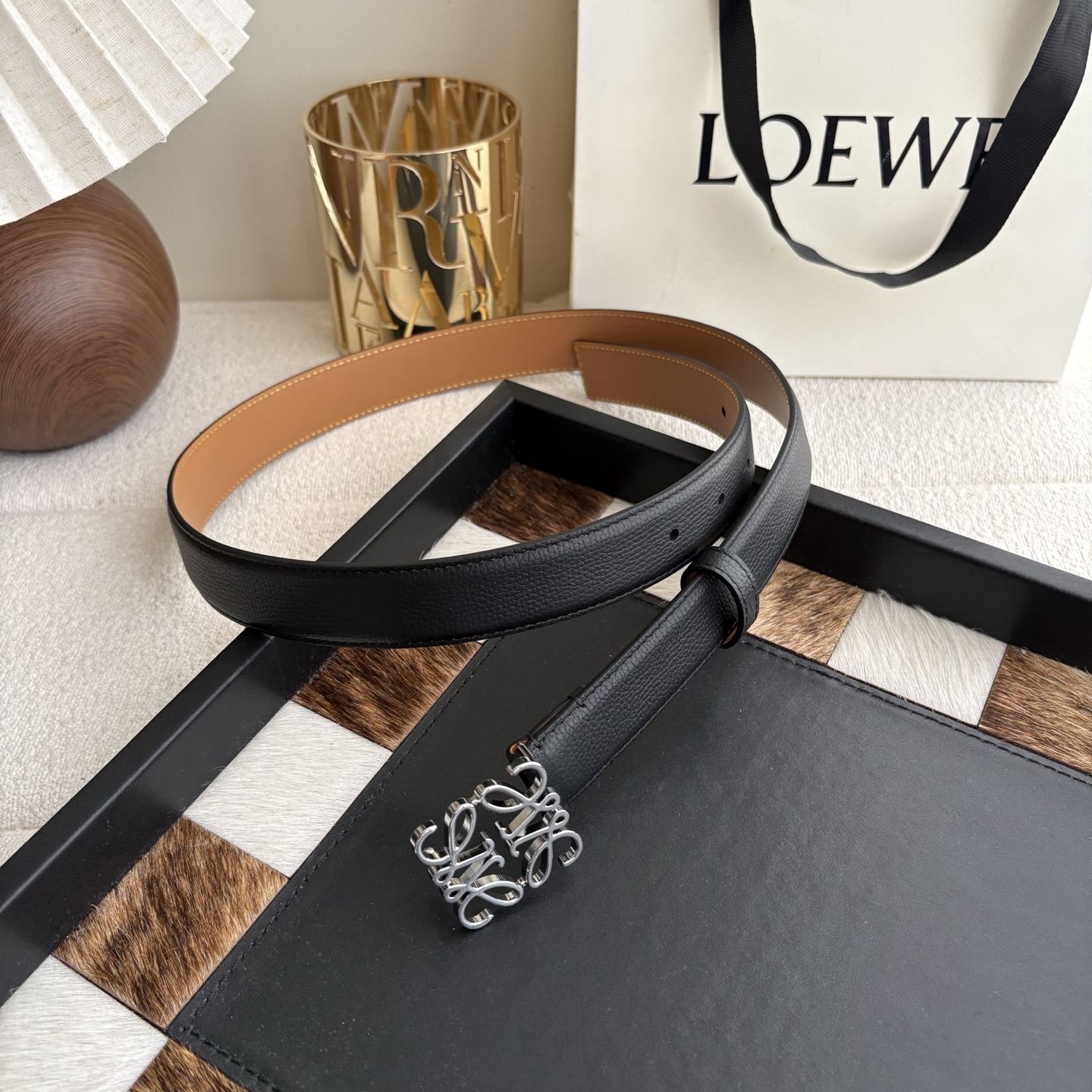 Loewe 鹅卵石纹牛皮腰带 Anagram搭扣 Anchor腰带扣 宽2.8cm 五孔调节 黑色/银扣-Chinese UA Cheap High Quatity Brand Clothes Bags handbags Sneakers wholesale wholesaler seller from China Factory suppliers Fashion Clothing Shoes best Quality Beautiful Price Loewe 鹅卵石纹牛皮腰带 Anagram搭扣 Anchor腰带扣 宽2.8cm 五孔调节 黑色/银扣