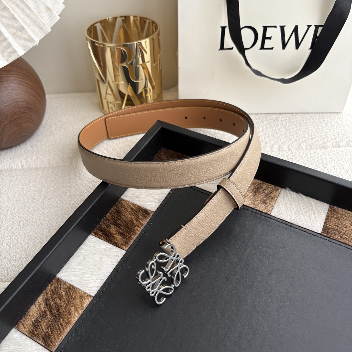 Loewe 鹅卵石纹牛皮腰带 Anagram搭扣 Anchor腰带扣 宽2.8cm 五孔调节 暗沙色/银扣-Chinese wholesaler seller Clothes Bags handbags wholesale Shoes High Quatity wholesaler seller Cheap Sneakers from China Factory Chinese suppliers china wholesale clothing wholesaler seller Loewe 鹅卵石纹牛皮腰带 Anagram搭扣 Anchor腰带扣 宽2.8cm 五孔调节 暗沙色/银扣