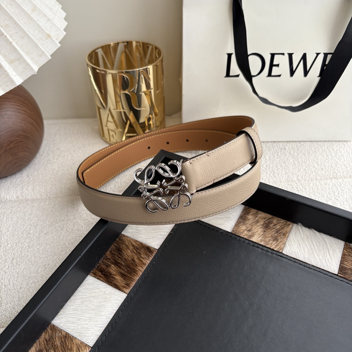 Loewe 鹅卵石纹牛皮腰带 Anagram搭扣 Anchor腰带扣 宽2.8cm 五孔调节 暗沙色/银扣-Chinese wholesaler seller Clothes Bags handbags wholesale Shoes High Quatity wholesaler seller Cheap Sneakers from China Factory Chinese suppliers china wholesale clothing wholesaler seller Loewe 鹅卵石纹牛皮腰带 Anagram搭扣 Anchor腰带扣 宽2.8cm 五孔调节 暗沙色/银扣