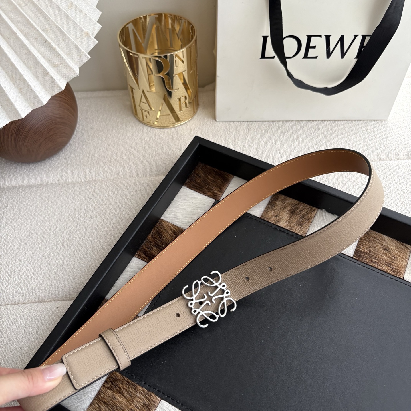 Loewe 鹅卵石纹牛皮腰带 Anagram搭扣 Anchor腰带扣 宽2.8cm 五孔调节 暗沙色/银扣-Chinese wholesaler seller Clothes Bags handbags wholesale Shoes High Quatity wholesaler seller Cheap Sneakers from China Factory Chinese suppliers china wholesale clothing wholesaler seller Loewe 鹅卵石纹牛皮腰带 Anagram搭扣 Anchor腰带扣 宽2.8cm 五孔调节 暗沙色/银扣