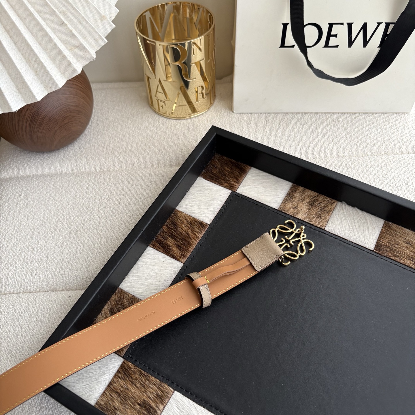 Loewe 鹅卵石纹牛皮腰带 Anagram搭扣 Anchor腰带扣 宽2.8cm 五孔调节 暗沙色/金扣-Top High Quatity Cheap Sneakers Fashion Clothing Clothes Bags handbags Shoes of all Brand wholesale With The best Quality And Beautiful Price from China Factory Chinese suppliers wholesaler seller Loewe 鹅卵石纹牛皮腰带 Anagram搭扣 Anchor腰带扣 宽2.8cm 五孔调节 暗沙色/金扣