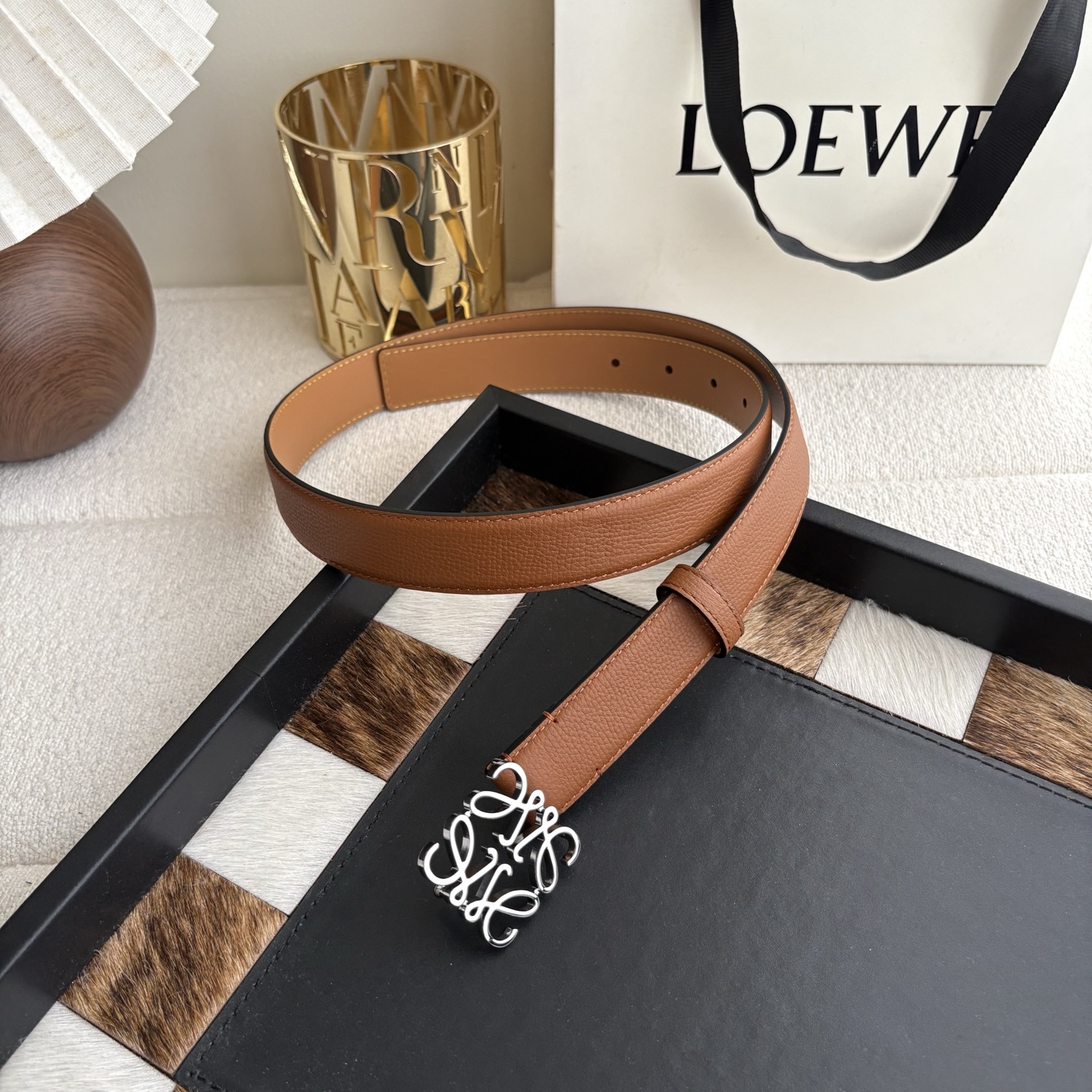 Loewe 鹅卵石纹牛皮腰带 Anagram搭扣 Anchor腰带扣 宽2.8cm 五孔调节 焦糖色/银扣-Chinese wholesaler seller Clothes Bags handbags wholesale Shoes High Quatity wholesaler seller Cheap Sneakers from China Factory Chinese suppliers china wholesale clothing wholesaler seller Loewe 鹅卵石纹牛皮腰带 Anagram搭扣 Anchor腰带扣 宽2.8cm 五孔调节 焦糖色/银扣