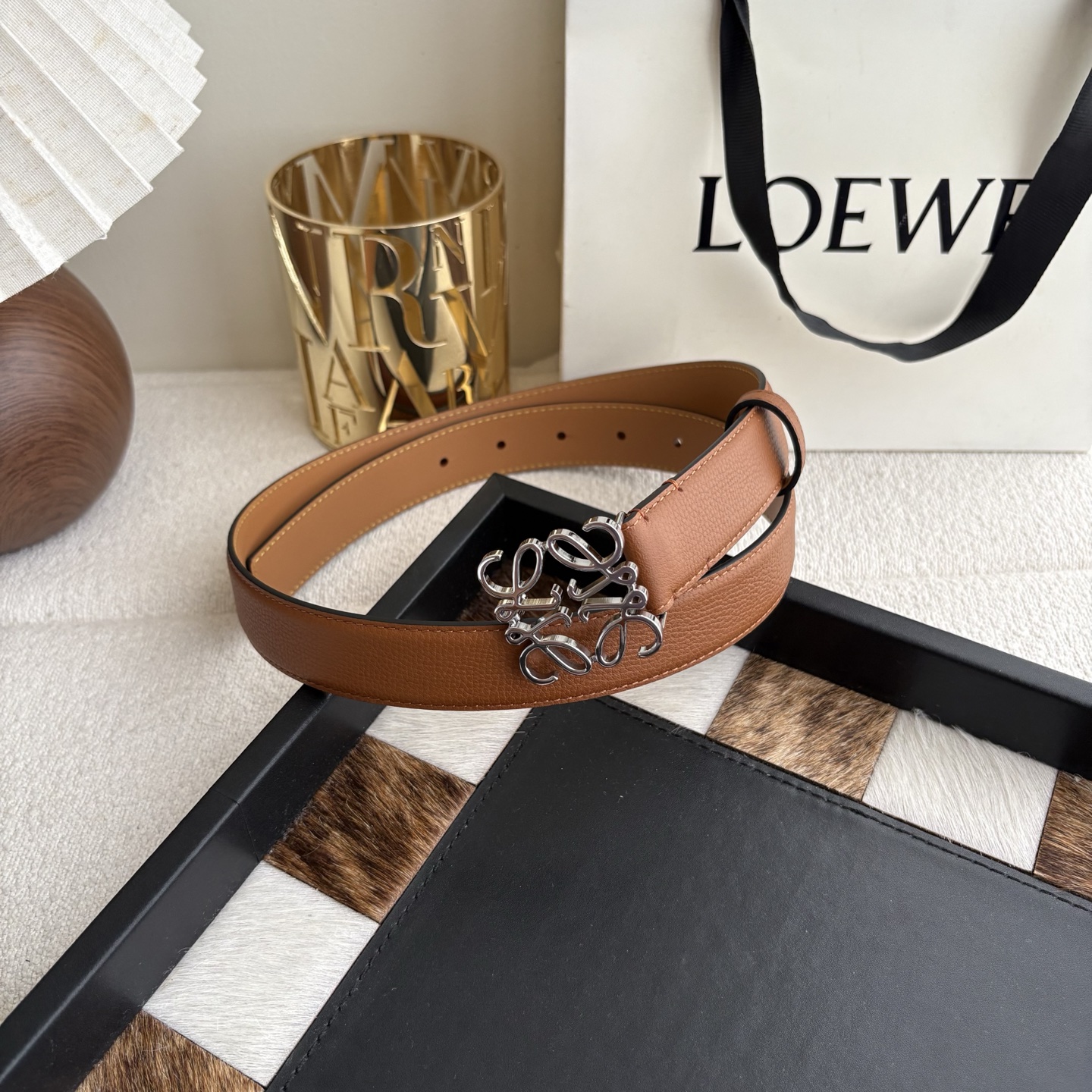 Loewe 鹅卵石纹牛皮腰带 Anagram搭扣 Anchor腰带扣 宽2.8cm 五孔调节 焦糖色/银扣-Chinese wholesaler seller Clothes Bags handbags wholesale Shoes High Quatity wholesaler seller Cheap Sneakers from China Factory Chinese suppliers china wholesale clothing wholesaler seller Loewe 鹅卵石纹牛皮腰带 Anagram搭扣 Anchor腰带扣 宽2.8cm 五孔调节 焦糖色/银扣