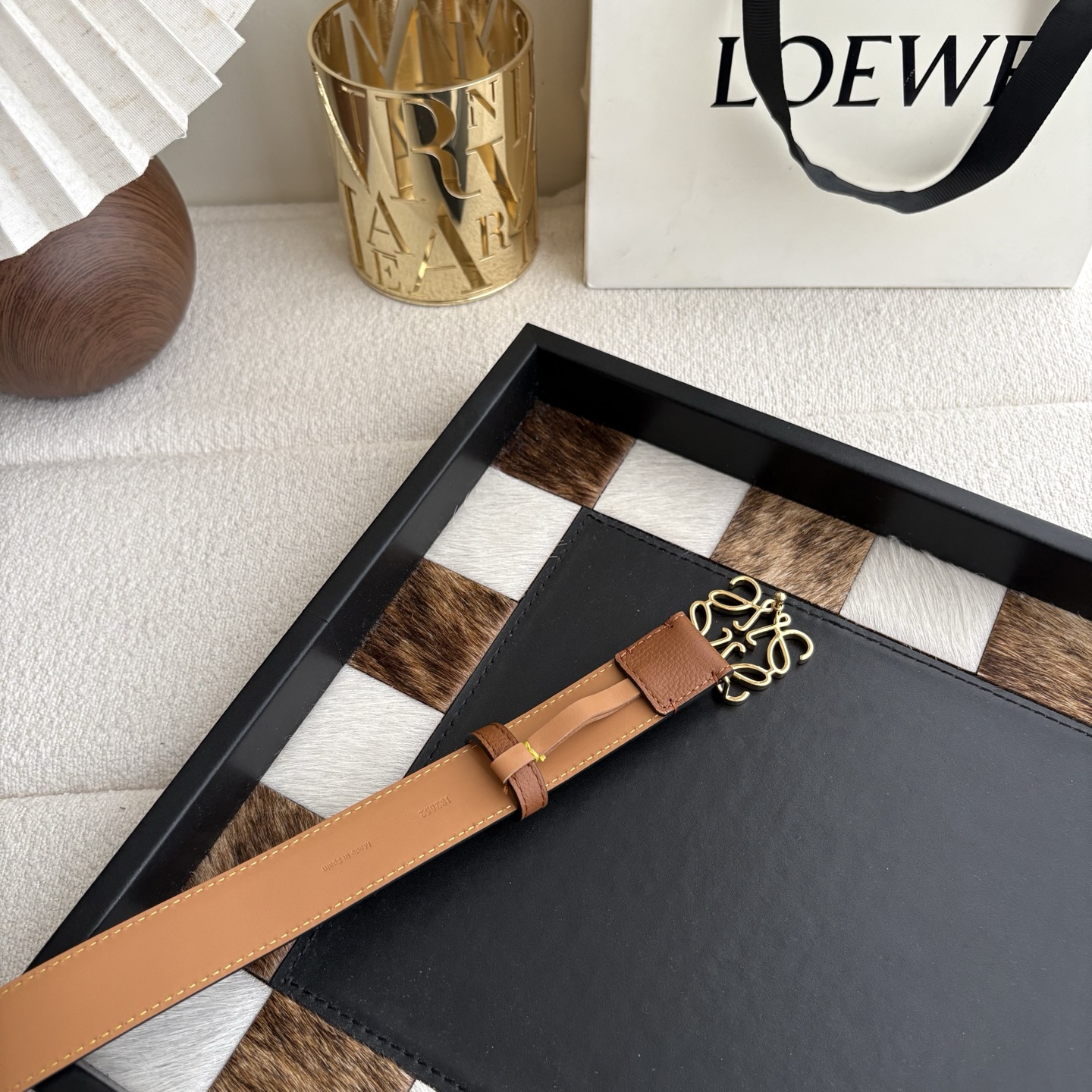 Loewe 鹅卵石纹牛皮腰带 Anagram搭扣 Anchor腰带扣 宽2.8cm 五孔调节 焦糖色/金扣-Top High Quatity Cheap Sneakers Fashion Clothing Clothes Bags handbags Shoes of all Brand wholesale With The best Quality And Beautiful Price from China Factory Chinese suppliers wholesaler seller Loewe 鹅卵石纹牛皮腰带 Anagram搭扣 Anchor腰带扣 宽2.8cm 五孔调节 焦糖色/金扣