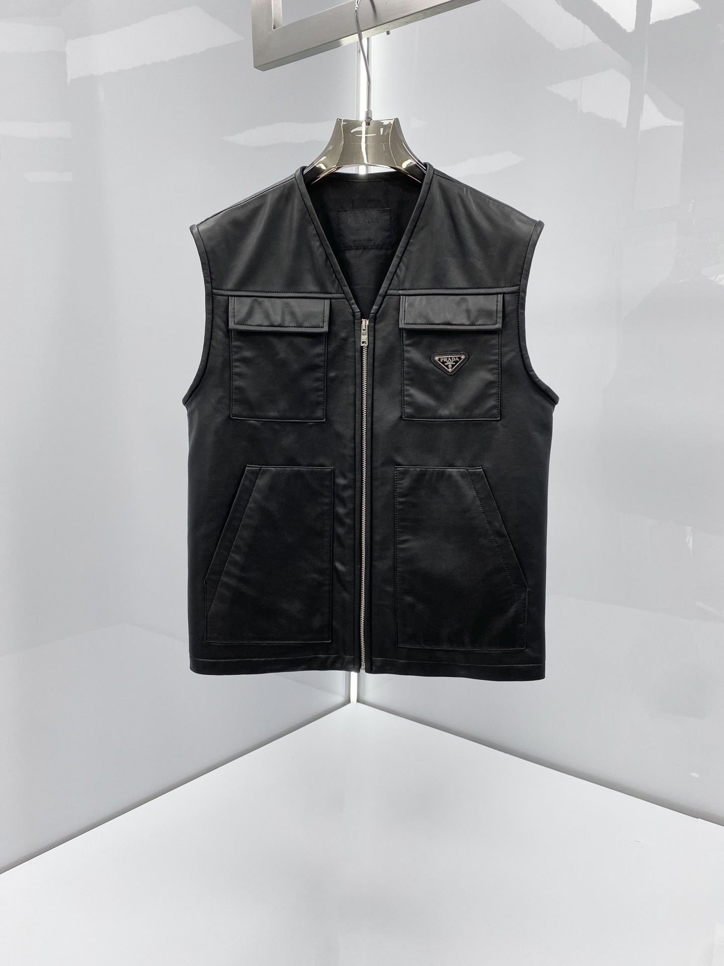 NO:754566,Year-end clearance special. Size 48 is suitable for 110-120 pounds. Lambskin vest. Special price is non-refundable. Payment is subject to payment. First come first served!  ,,sheepskin,Top Customize119860909年末清仓特价 48码适合110-120斤 小羊皮马甲 特价不退换,付款为准,先到先得！,,sheepskin,Top Customize1,Men's clothing