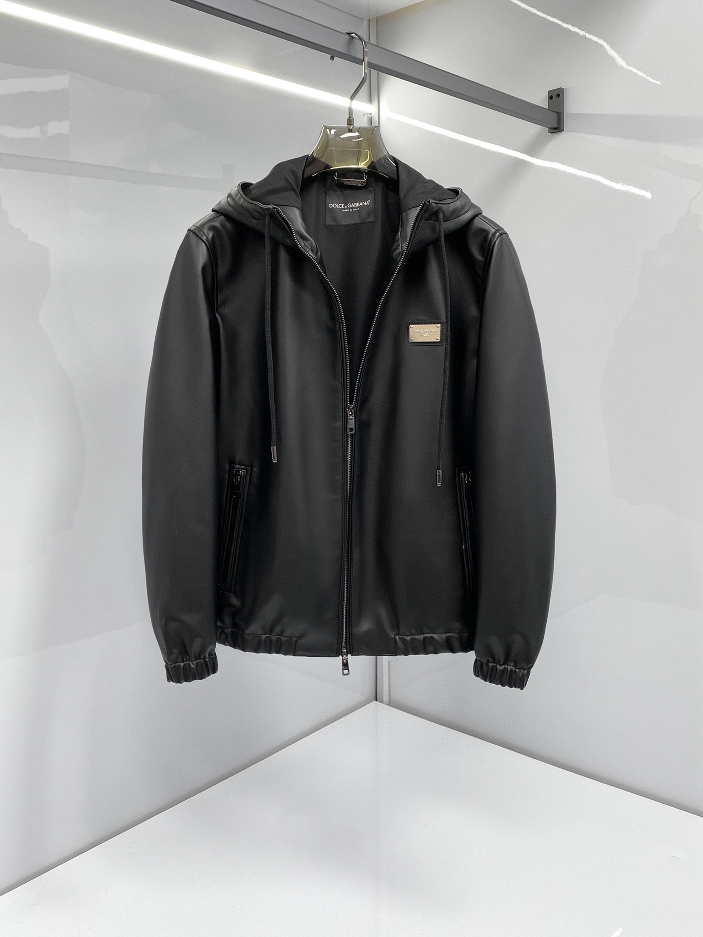 🌟🌟DG Dolce & Gabbana 2024ss, chaqueta de cuero de piel de oveja con capucha casual y elegante, bajo acanalado, herraj…