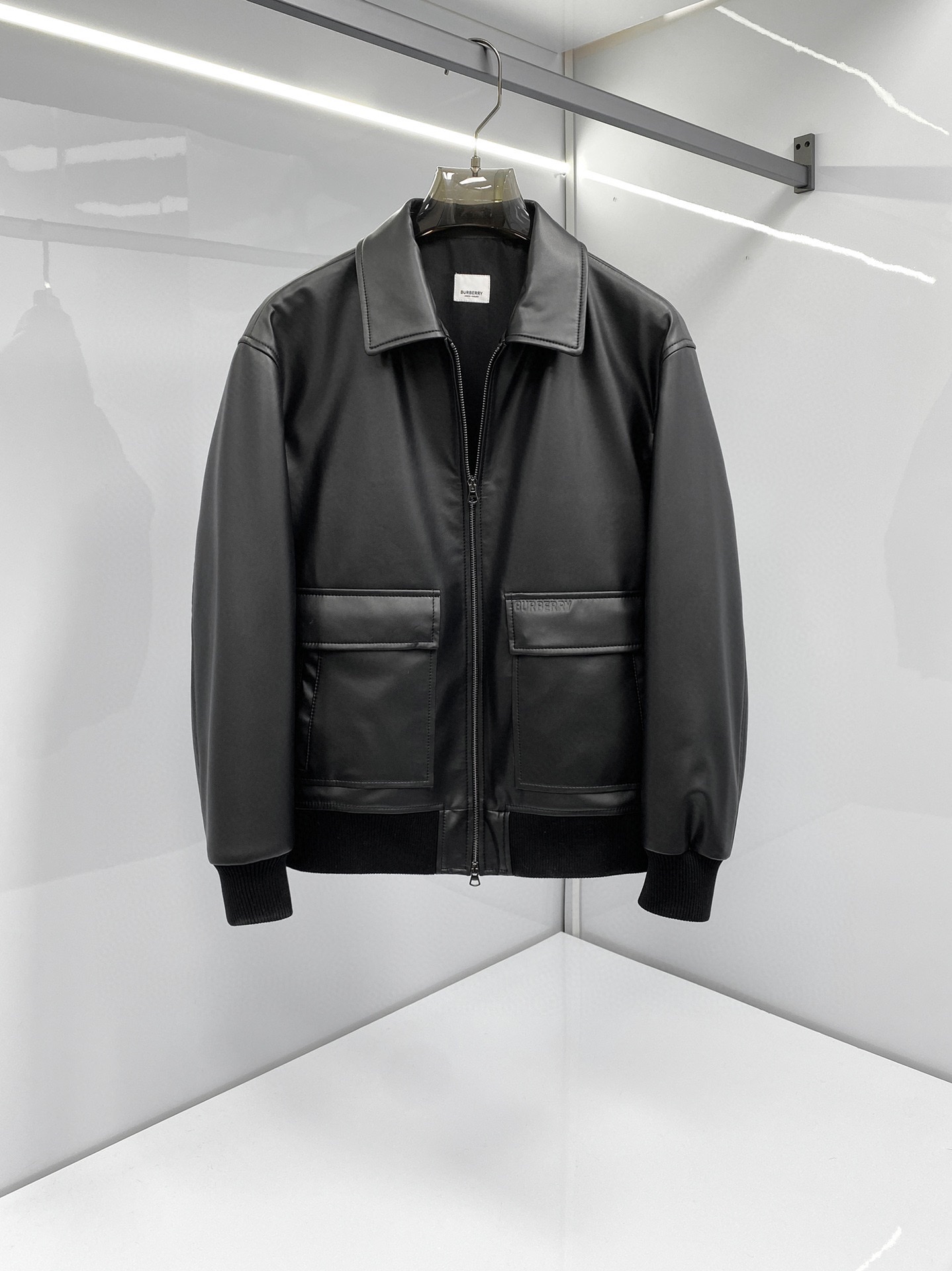Chaqueta de cuero básica Counter B Burberry Serie Otoño e Invierno 2024, confeccionada con piel de oveja importada de I…