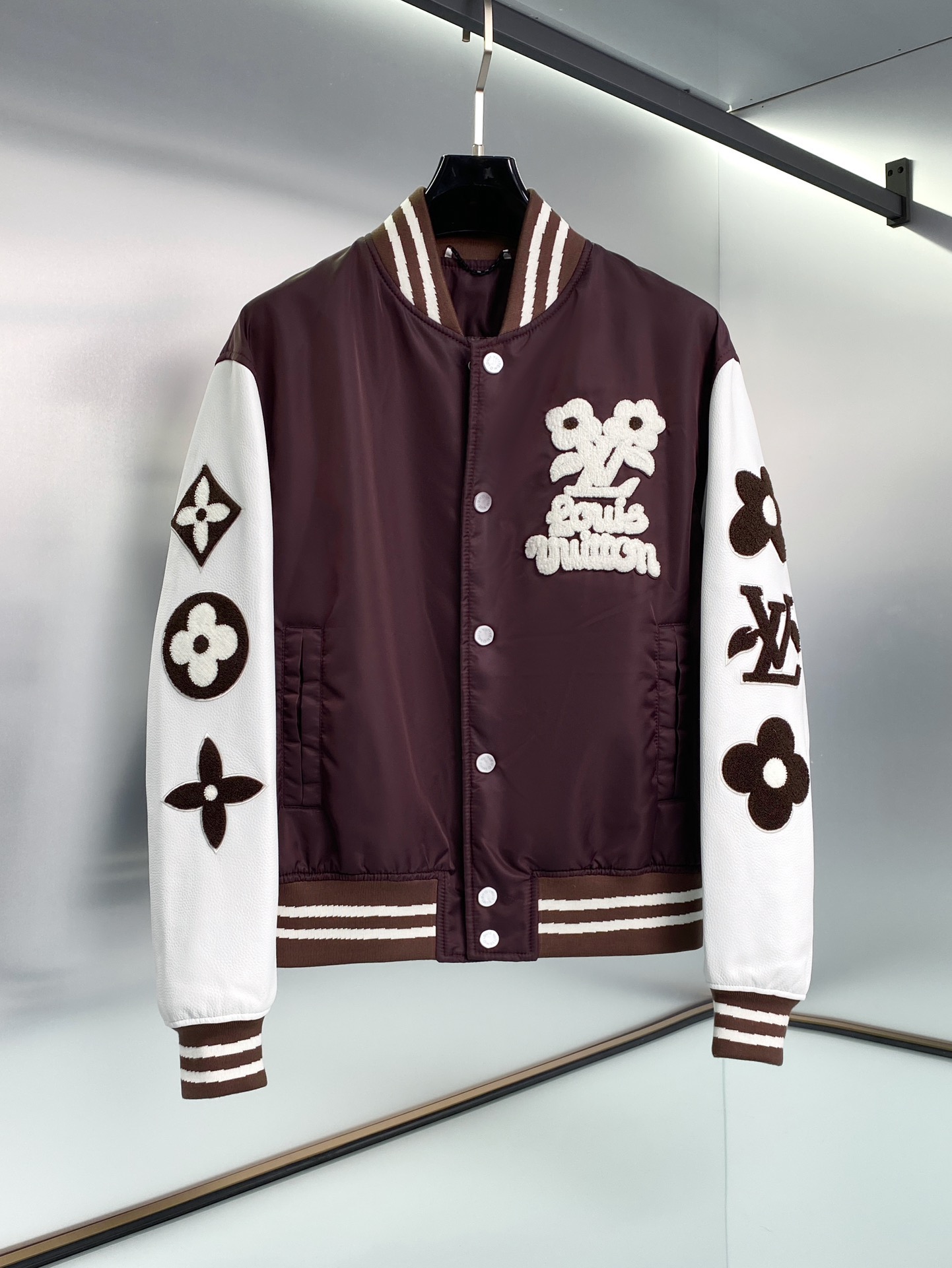 NO:754583,Year-end clearance special offer. M size is suitable for about 130-150 pounds. Imported cowhide sleeves. Special offer, non-refundable, payment subject, first come first served!  ,,cowhide,Top Customize119860909年末清仓特价 M码适合130-150斤左右 进口牛皮袖 特价不退换,付款为准,先到先得！,,cowhide,Top Customize1,Men's clothing