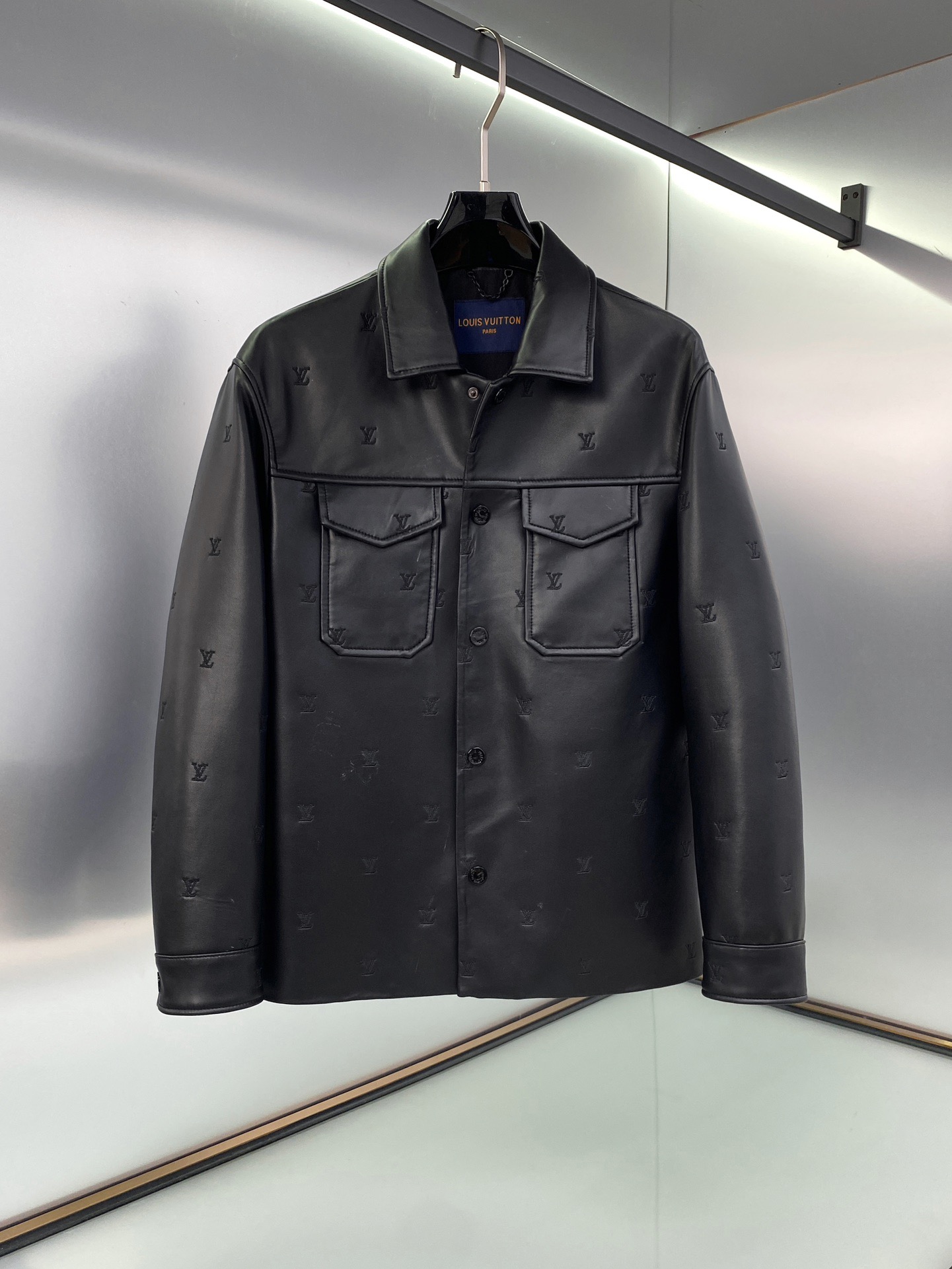 NO:754581,Year-end clearance special. Size 56 is suitable for about 170-190 pounds. Imported sheepskin. Special price is non-refundable. Payment is subject to payment. First come first served!  ,,sheepskin,Top Customize119860909年末清仓特价 56码适合170-190斤左右 进口羊皮 特价不退换,付款为准,先到先得！,,sheepskin,Top Customize1,Men's clothing