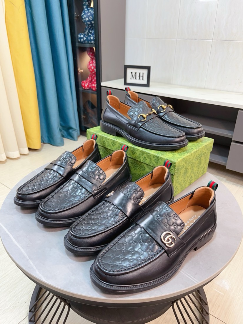 NO:272662,[GUCCI Guci] New style of formal men's leather shoes is coming~ The original quality upper is made of Italian cowhide leather, soft and delicate, comfortable and soft, genuine leather, rubber wear-resistant sole, the shoe shape is dignified and domineering, and the luxurious and charm is uncovered!  Natural and free upstartism, leading the trend. Number 38-44, gucci, cowhide19860909【GUCCI古奇】正装男士皮鞋新款来袭～原版质量鞋面采用意大利牛皮皮质柔软细腻,舒适柔软头层真皮里,橡胶耐磨大底,鞋型端庄霸气,奢华魅力无所掩盖！自然洒脱的新贵主义,引领潮流.码数38-44,,gucci,cowhide,Men's shoes