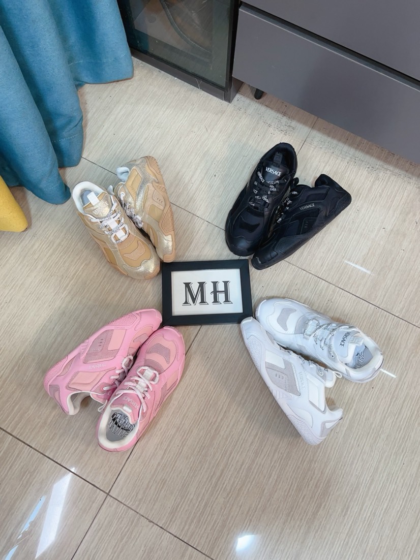 NO:271950,【VERSACE】Versace fashion men's shoes are luxurious quality. The designers have professionally created each style of Versace casual shoes and boots in each issue. The upper is spliced ​​with cowhide imported from Italy, making it comfortable to wear in the sheep. Give you a high-profile and luxurious comfort experience. Size 38-44 (45 customized) multi-color selection, versace, versace, boots, cowhide19860909【VERSACE】范思哲时尚男鞋奢华品质,设计师在每一期都专业打造出范思哲每一款休闲鞋靴风格不一.鞋面采用意大利进口牛皮拼接,舒适羊里上脚舒适.给你高调奢华的舒适体验 码数38-44(45定做)多色可选,,versace,versace,boots,cowhide,Men's shoes