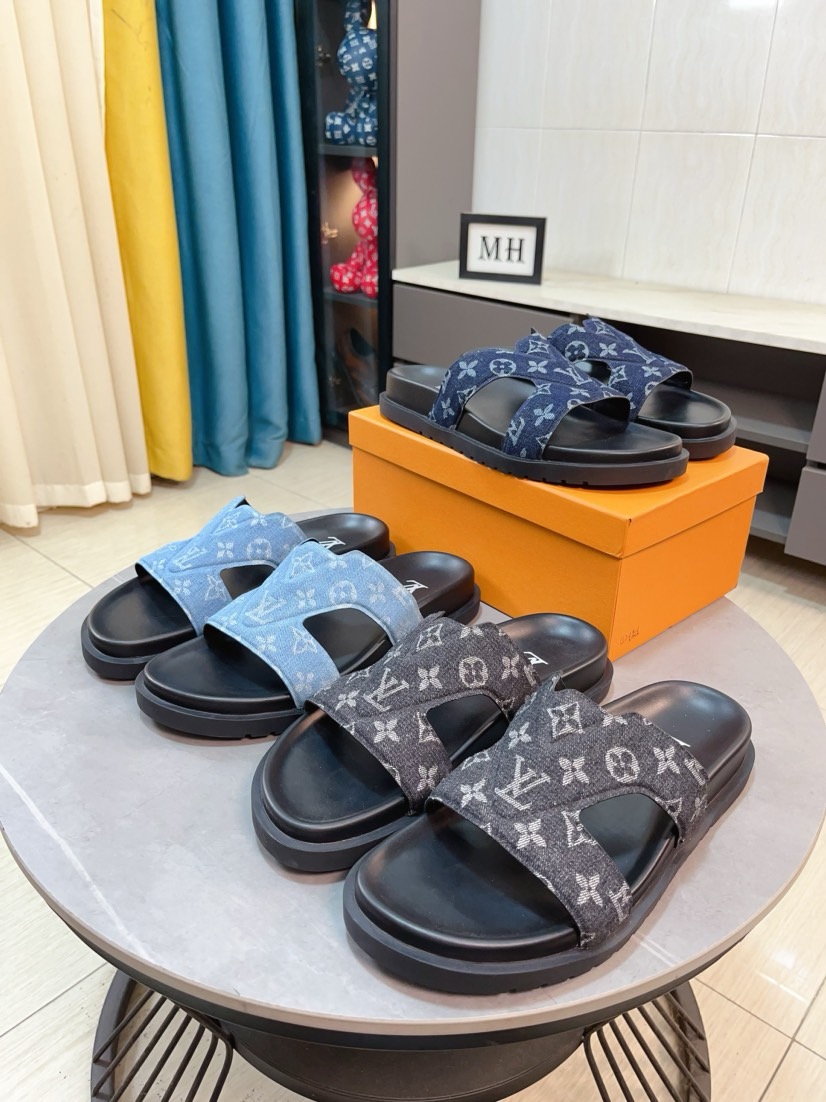 NO:346596,【LV】New multi-color men's slippers, original single quality top version, original special printed denim inner side sheepskin, anti-slip combination bottom, more stable steps, more comfortable and lightweight, high-end and elegant, size number: 38~44,,louis vuitton, slippers, sheepskin19860909【LV】多色新款男士拖鞋 ,原单品质顶级版 ,原版专用印花牛仔布内里侧羊皮,防滑组合底,步履更稳,更舒适轻便,高档大方,码数:38~44,,louis vuitton,slippers,sheepskin,Men's shoes