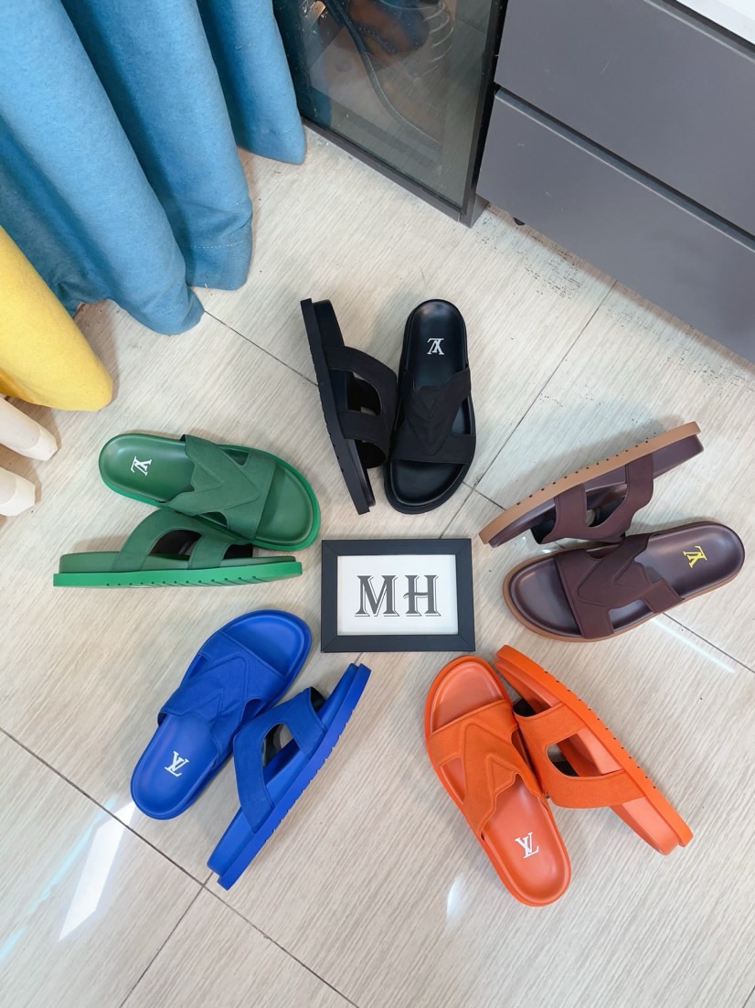 NO:346566,【LV】New multi-color men's slippers, original single quality top version, original special cowhide matte inner and inner sheepskin, anti-slip combination bottom, more stable steps, more comfortable and lightweight, high-end and elegant, size number: 38~44,,louis vuitton, slippers, cowhide, sheepskin19860909【LV】多色新款男士拖鞋 ,原单品质顶级版 ,原版专用牛皮磨砂内里侧羊皮,防滑组合底,步履更稳,更舒适轻便,高档大方,码数:38~44,,louis vuitton,slippers,cowhide,sheepskin,Men's shoes