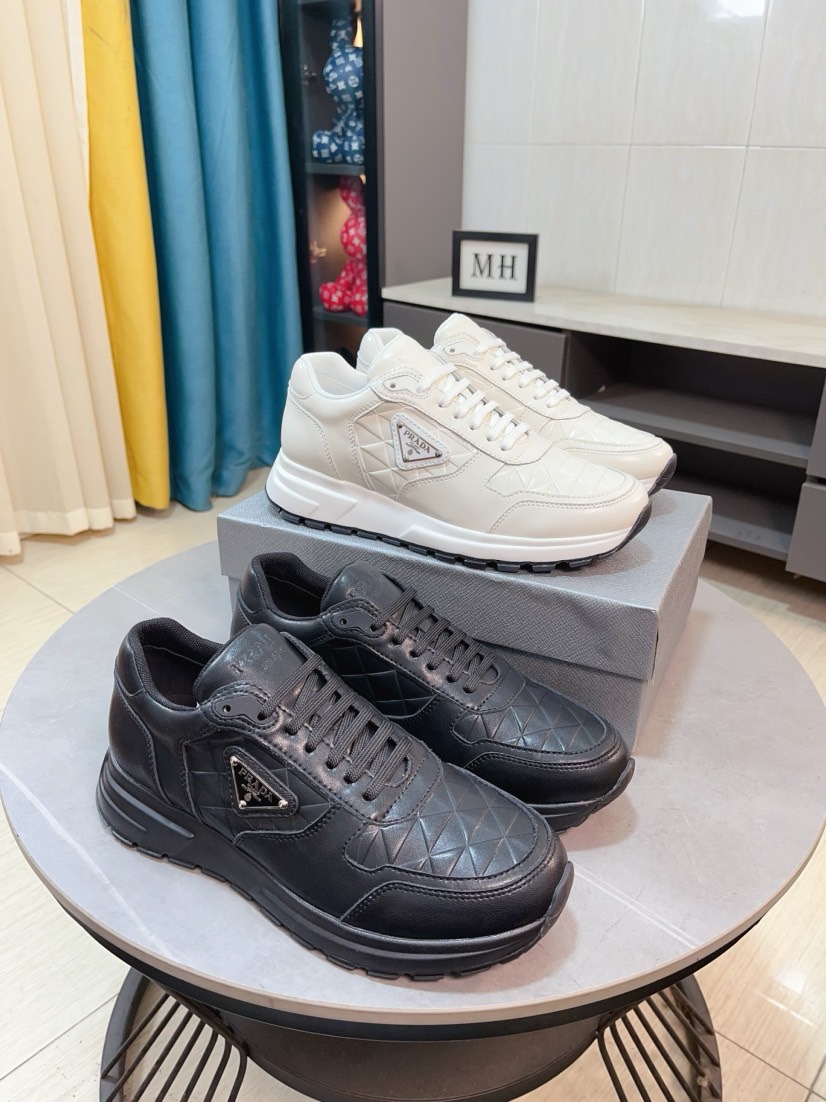 NO:272102,The new high-quality prada (Prada) counter is launched simultaneously. The new men's shoes and fabrics are selected for imported face nets and glue-dropping technology. Imported cowhide inner lining. High-end air cushion mold-opening rubber outsole, exquisite lines, simple and atmospheric, comfortable to go up and down, leisure and travel. Number of codes: 38-44,, prada, prada, cowhide19860909高品质新款prada(普拉达)专柜同步上市, 新款男鞋、面料精选进口面网配滴胶工艺.进口牛皮内里.高端气垫开模防滑橡胶大底,精美线条、简约大气,上脚舒服上挡次、休闲旅游.码数:38一44,,prada,prada,cowhide,Men's shoes