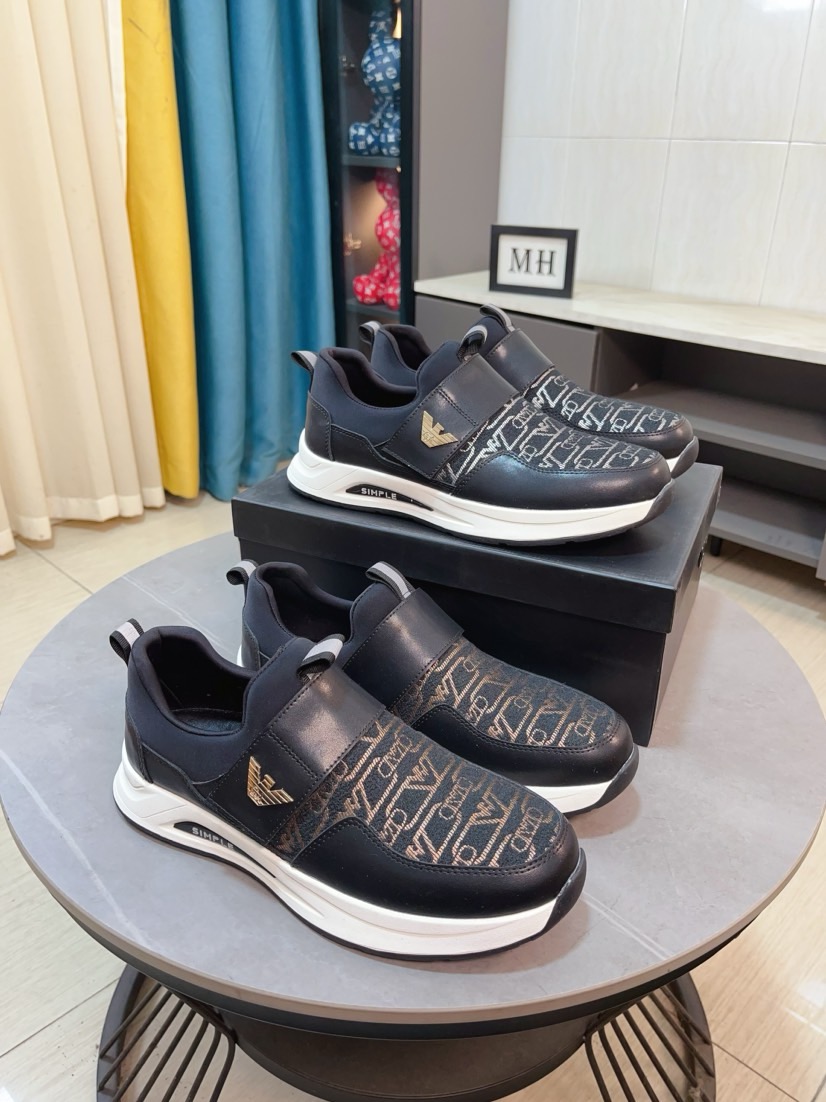 NO:273007,Armani men's casual shoes are available for sale. The upper is top layer cowhide leather genuine leather inner imported original sole perfectly shaped top quality. The upper LOGO electric embroidery makes the shoe shape full, three-dimensional, comfortable and breathable, super versatile. High-end and tasteless, fashionable and novel standard size 38-44,,armani,armani,cowhide19860909阿玛尼（Armani）男士休闲鞋新款上市 鞋面头层牛皮真皮内里进口原版大底完美造型顶级品质,鞋面LOGO电绣显得鞋型饱满,立体感十足,舒适透气超级百搭 高档不失品味,时尚、新颖标准码数38-44,,armani,armani,cowhide,Men's shoes