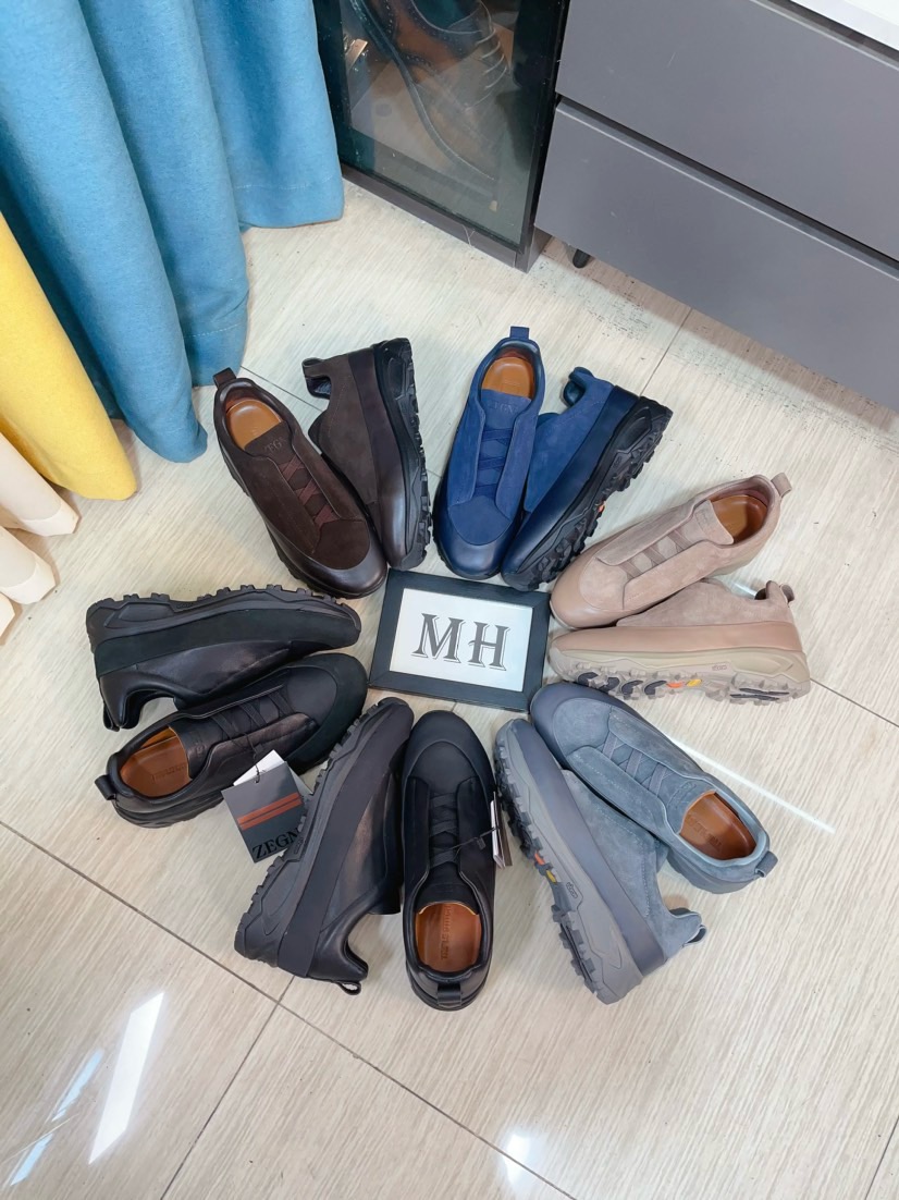 NO:273534,Ermenegildo Zegna 1:1 casual sports men's shoes This is a new masterpiece of the Jegna sports shoes series. It draws on the essence of street clothing. It uses original embossed reverse-hair cowhide, and the original cover is ingenious to create a modern three-dimensional effect. It expresses the luxury of the street style and is also an ideal shoe for casual casualness for fashionable urban men. n-style and product details: cowhide splicing genuine leather inner neckline webbing and edging and lifting belt design, activity memory foot pad, TPU outsole, integrated molding, clean and unpasteful texture, visible luxury Made in Italy n-size: 39-45,,zegna, sneakers, cowhide19860909Ermenegildo Zegna杰尼亚1:1休闲运动男鞋 此款是杰尼亚运动鞋系列的全新力作 借鉴了街头服饰精髓 选用原厂压花反毛牛皮,原版套楦匠心打造现代立体效果 表达着街头风格的奢华感,也是时尚都市男士打造随性休闲的理想鞋履.n版型和产品细节:牛皮拼接真皮内里领口织带包边后提带设计 活动记忆脚垫,TPU大底一体成型 干净不开胶 质感爆棚 看得见的奢华 意大利制造 n尺码:39-45,,zegna,sneakers,cowhide,Men's shoes