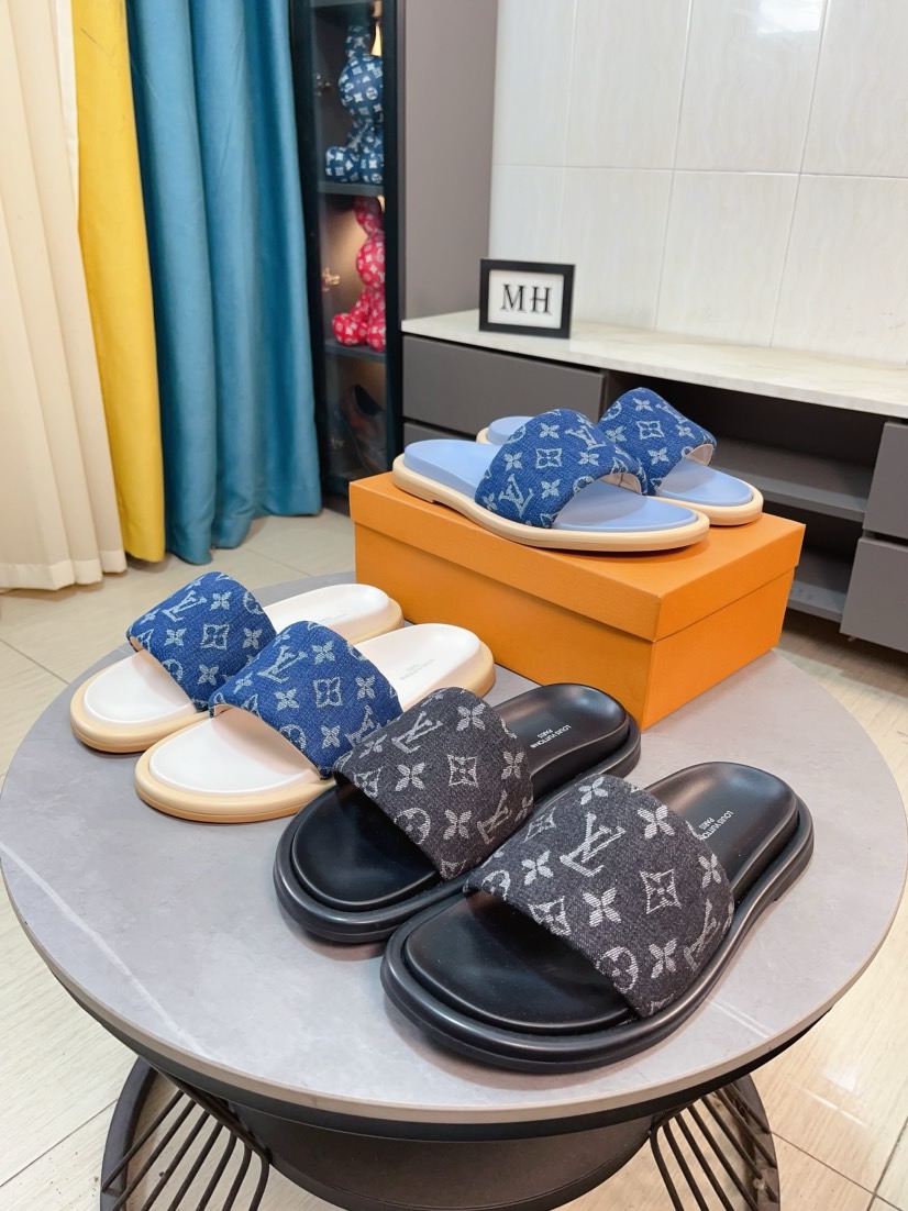 NO:354506,(lv-Louis Vuitton) New men's slippers, high-end boutique, exquisite embossed upper logo decoration, fine workmanship, super soft sole, casual, loose and comfortable, must-go in summer!  nsize38-44,,louis vuitton,louis vuitton,slippers19860909（lv-路易威登）新品男士拖鞋,高端精品,鞋面精致压花logo装饰,精细做工,鞋底超软,休闲宽松舒适型,夏季必入哦！nsize38-44,,louis vuitton,louis vuitton,slippers,Men's shoes