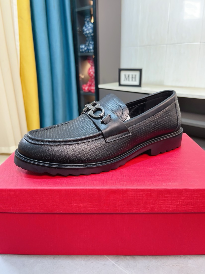 NO:274695,[Ferragamo] The original single upper is replica, which is also the original single product. Super domineering. The upper is made of high-quality cowhide leather and formal business leather shoes. It is made of genuine leather inside and outside. Niuli (refuse to undress the feet), simple and generous and super versatile. The fine upper is carefully designed by hand. The original single replica is cool. Lazy foot slippers. High-quality board shoes, men's shoes size 38-44, ferragamo, cowhide19860909【菲拉格慕】原单鞋面复刻 更是原单货 超级霸气 鞋面采用优质牛皮皮料正装商务皮鞋 内外全真皮制作,牛里（拒绝脱色磨脚）,简单大方超级百搭 鞋面精片经过人工精心设计 原单复刻而上酷毙了 懒人套脚便鞋 高品质板鞋,男鞋码数38-44,,ferragamo,cowhide,Men's shoes