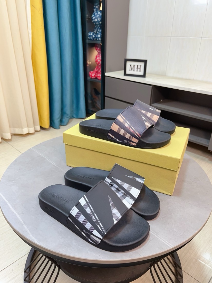 NO:832033,【Burberry】New Burberry slippers are launched with perfect workmanship!  Perfect shape, top quality, non-slip and wear-resistant, high-end rubber outsole, versatile and comfortable shoes, standard size 38-45, burberry, burberry, slippers19860909【Burberry】巴宝莉拖鞋新款上市完美做工！完美造型顶级品质防滑耐磨的高端橡胶大底百搭舒服鞋,标准尺码38-45,,burberry,burberry,slippers,Men's shoes