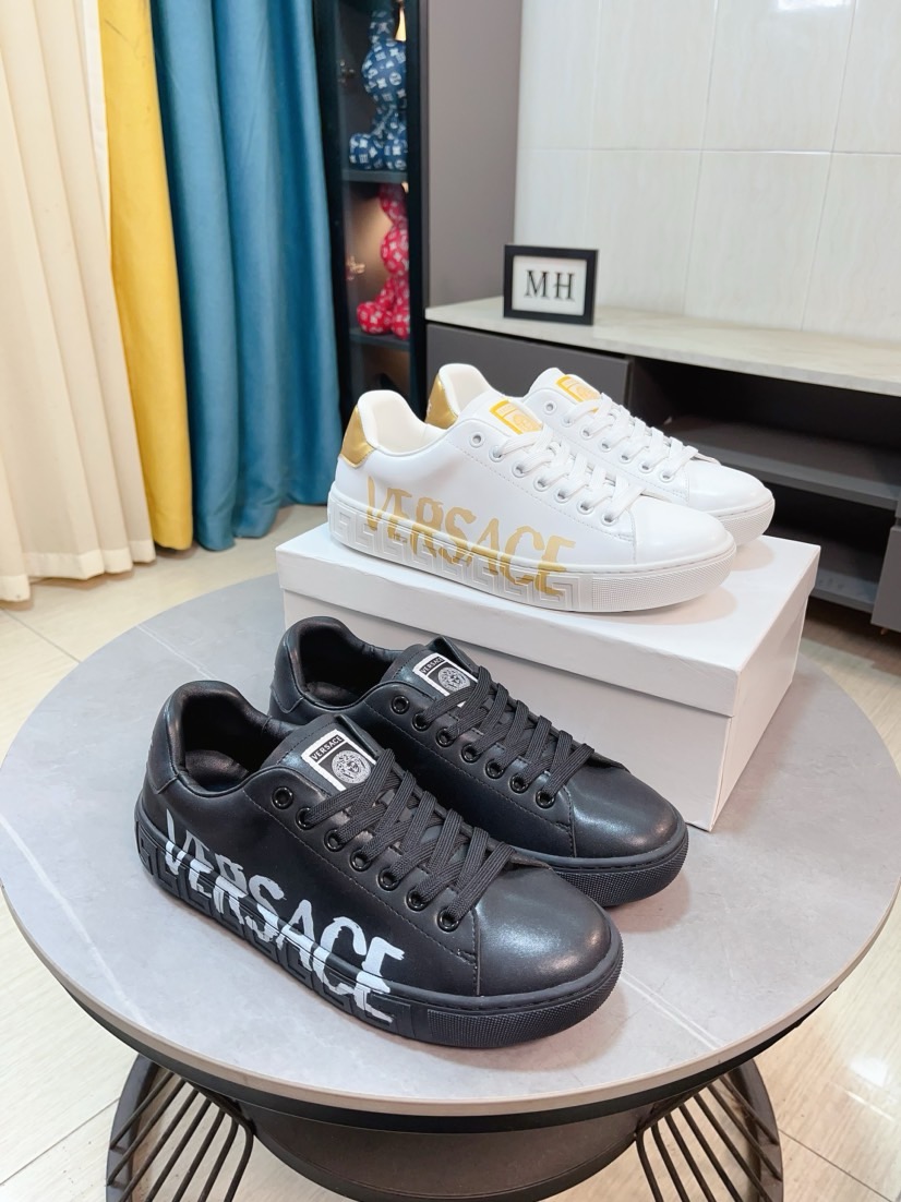 NO:276706,【versace】Versace’s latest model is carefully crafted and has aroused the whole audience!  The international brand is constantly innovating. This men's four-season casual shoes, cowhide upper, sheepskin inner rubber non-slip sole, breathable and comfortable to speak with quality. Size 38-44, versace, versace, cowhide, sheepskin19860909【versace】范思哲最新款精心打造,引爆全场！不断创新的国际品牌 此款男士四季款休闲鞋,牛皮拼接鞋面羊皮内里橡胶防滑大底,透气舒适以质量说话 码数38-44,,versace,versace,cowhide,sheepskin,Men's shoes