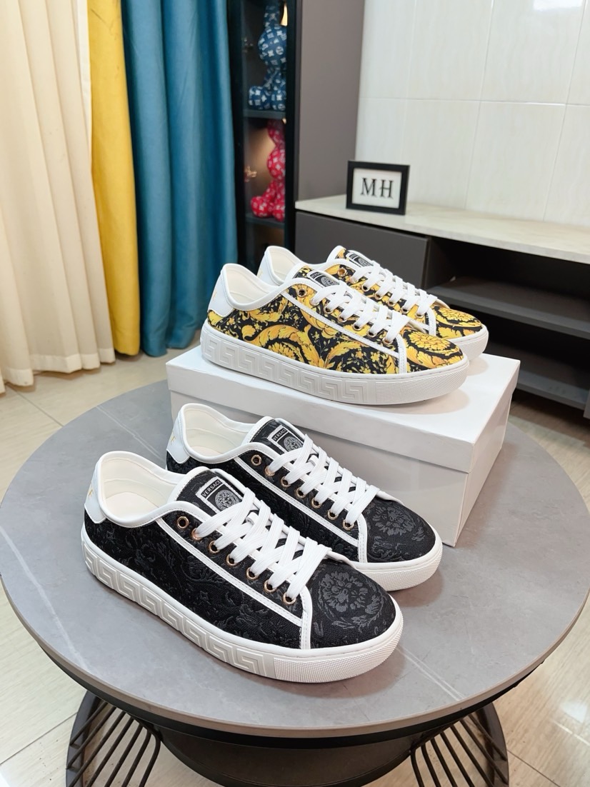 NO:276710,【versace】Versace’s latest model is carefully crafted and has aroused the whole audience!  The international brand is constantly innovating. This men's four-season casual shoes, printed fabric upper sheepskin inner rubber non-slip sole, breathable and comfortable speaking with quality. Size 38-44, versace, versace, sheepskin19860909【versace】范思哲最新款精心打造,引爆全场！不断创新的国际品牌 此款男士四季款休闲鞋,印花布料鞋面羊皮内里橡胶防滑大底,透气舒适以质量说话 码数38-44,,versace,versace,sheepskin,Men's shoes