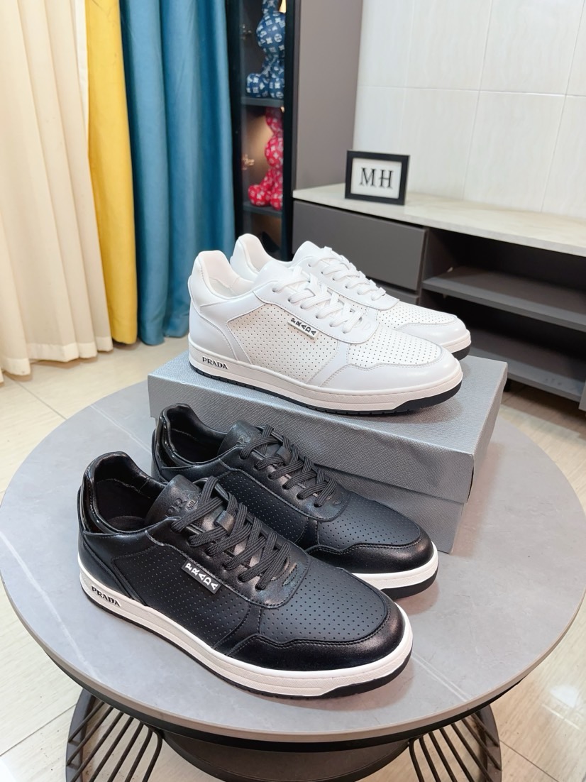 NO:276712,Prada's luxurious and fashionable high-end products, the perfect last and top-level hand-made make this shoe immediately create a strong aristocratic atmosphere. Imported top layer cowhide with Brock carving craft genuine leather inner li French imported leather shoes special rubber combination outsole color mysterious black code number 38~44, prada, prada, cowhide19860909普拉达〈prada〉奢华时尚的高端产品完美的楦型加上顶级的手工制作,使得本款鞋子立马形成了一股浓郁的贵族气息.进口头层牛皮搭配布洛克雕花工艺真皮内里法国进口皮鞋专用橡胶组合大底颜色神秘黑码数38～44,,prada,prada,cowhide,Men's shoes