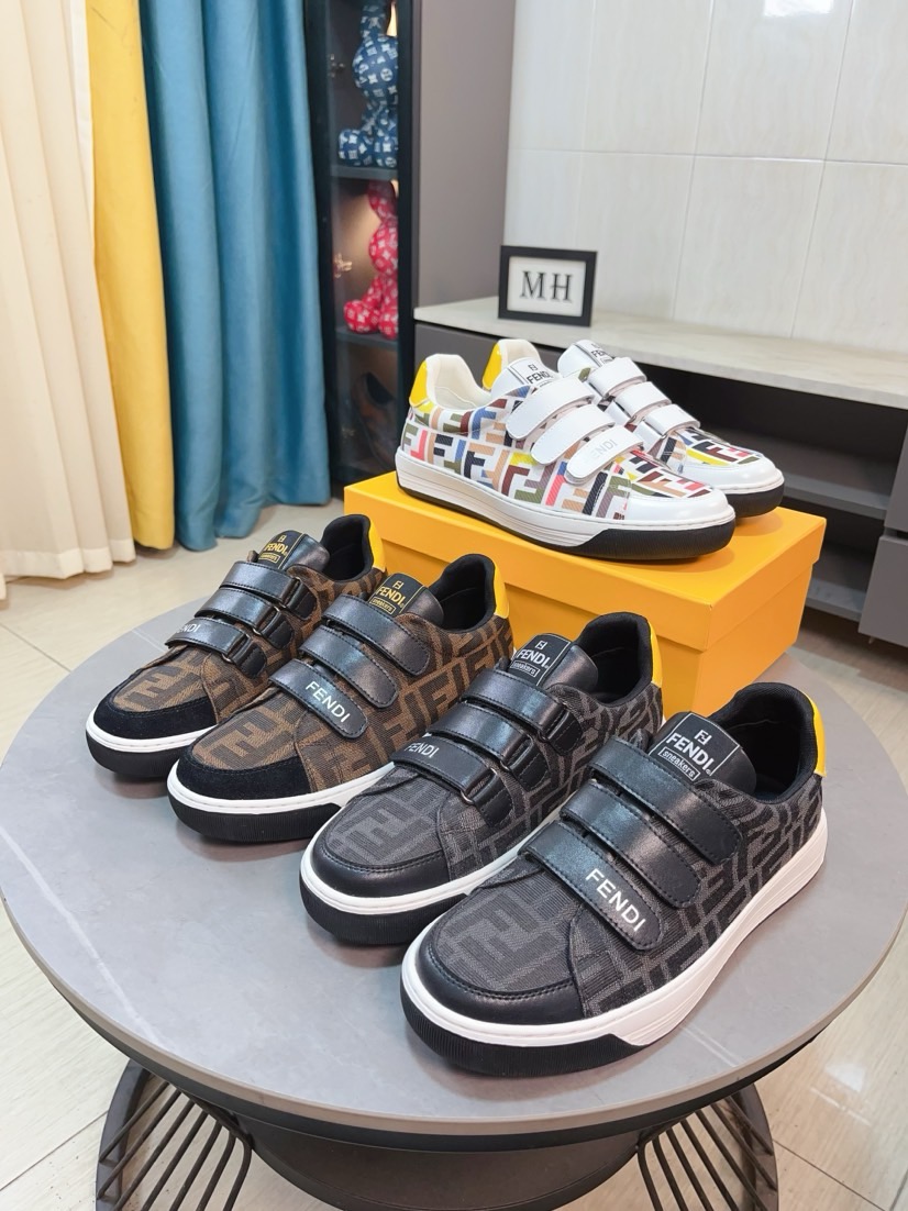 NO:277674,【fendi】Fendi classic comfortable men, this complex sneaker is made of soft calf leather genuine leather inner original ultralight rubber rough-grained sole. This unique and light style is suitable for the casual and exquisite sensibility of this season. It is comfortable and natural to wear. It is casual and traveling everyday in autumn and winter!  38/44, fendi, fendi, sneakers, cowhide19860909【fendi】芬迪经典舒适男士,这款复杂的运动鞋是由柔软的小牛皮真皮内里原版超轻橡胶材质粗纹大底 这种独特的轻薄风格适合这个季节的随意而精致的感性,上脚舒适自然 秋冬休闲出行日常款！38/44,,fendi,fendi,sneakers,cowhide,Men's shoes