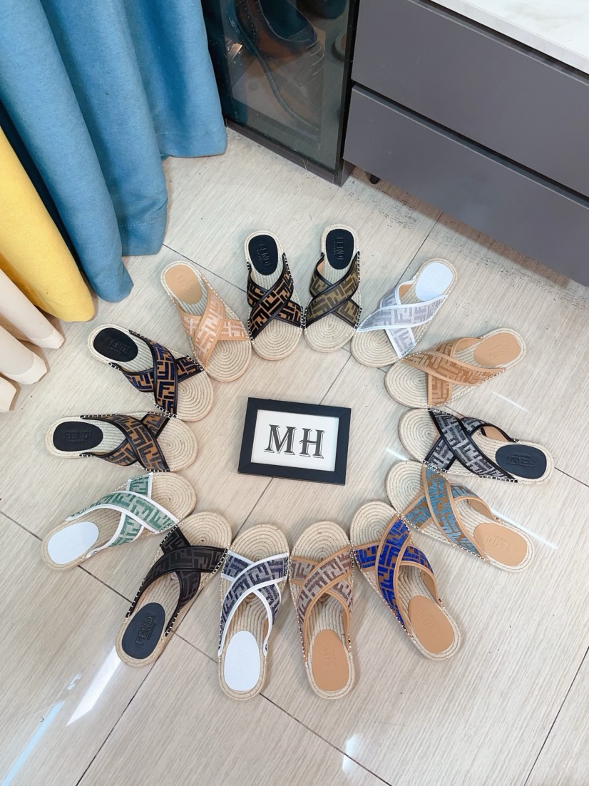 NO:278850,High-end version. Fendi men's slippers, high-end atmospheric and upper-end [Strong] [Strong], counter comparison quality, pure hand-tight wire on the upper, combination of native hemp and raw rubber sole [Strong] [Strong], breathable and non-slip sole [Rose] [Rose], breathable and comfortable inside, small sheepskin, density and comfortable [Gift] [Gift], original wear-resistant Size 38-44. Customizable 37-45-46-47,,fendi,slippers,sheepskin19860909高端版本.芬迪男士拖鞋,高端大气上档[强][强],专柜对比质量 鞋面纯手工拉线,原生麻与生胶底组合[强][强],透气防滑大底[玫瑰][玫瑰],内里透气舒适小绵羊羊皮,密度舒适[礼物][礼物],原版耐磨 码数38-44.可定做37-45-46-47,,fendi,slippers,sheepskin,Men's shoes