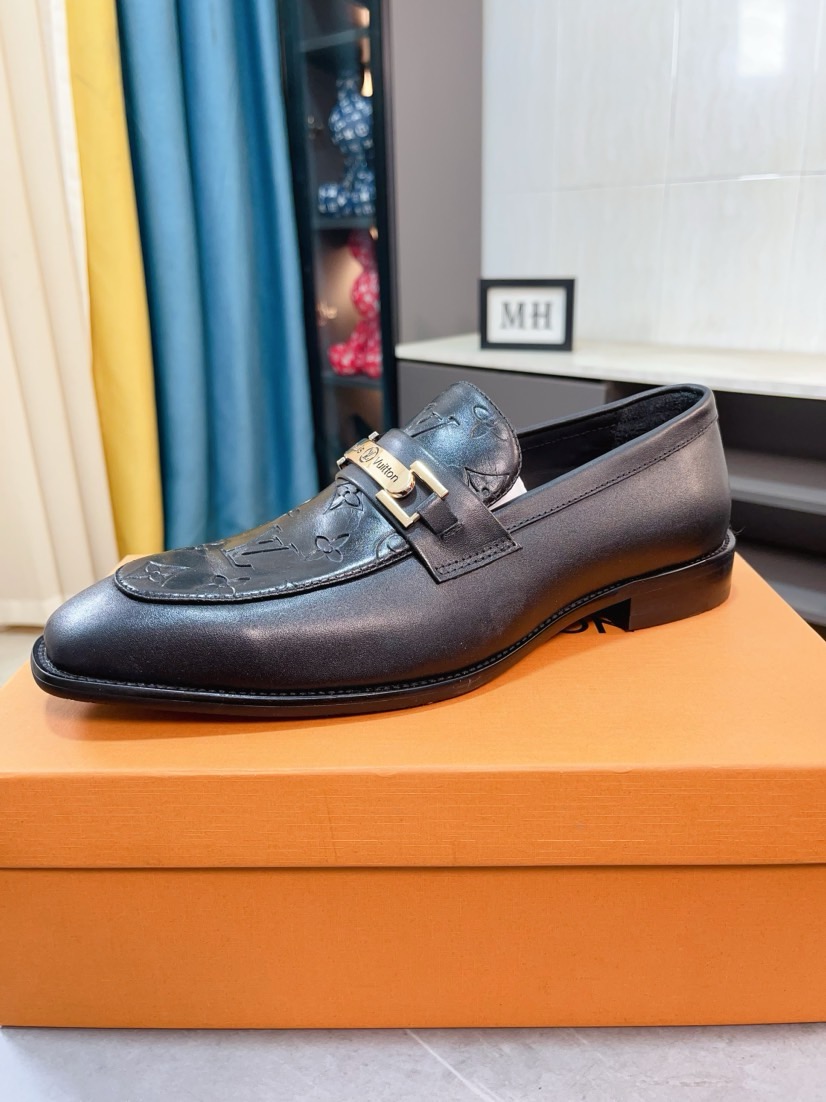 NO:279126,Niuli [LV] Louis Vuitton's new style of open-edged pig leather shoes are the most popular classic. The official website is synchronized, and the upper is embossed with comfortable cowhide inner, fashionable and unique brand craftsmanship. It highlights the hot style of the new year. Don't hesitate, don't hesitate anymore, you can buy it quickly. The number of sizes 38--44,, louis vuitton, louis vuitton, cowhide19860909牛里【LV】路易威登新款开边猪皮鞋最火爆的经典之做.官网同步,鞋面采用意大利进口鞋面压纹舒适的牛皮内里,时尚气息,独特品牌独特工艺.彰显了新一年度的爆款风格.别再犹豫,别再徘徊,您也赶紧入手吧.码数38--44,,louis vuitton,louis vuitton,cowhide,Men's shoes