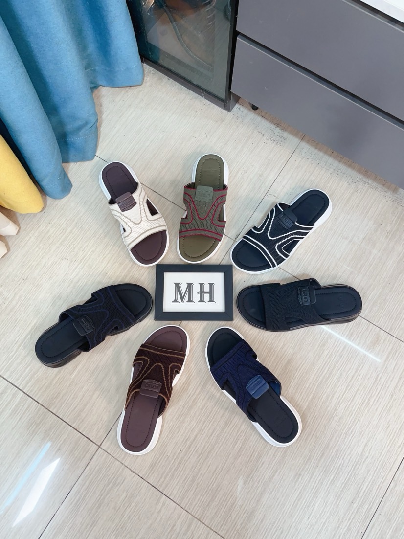 NO:283313,Berluti improves the leather summer men's slippers. The upper is made of imported top layer cowhide, pure hand-made color craftsmanship, original outsole, luxury materials imported fetal cow inner, low-key and luxury!  Number of codes 38-44 (customized by 45, 46, 47), slippers, cowhide19860909Berluti布鲁提高端真皮夏季男士拖鞋 鞋面选用进口头层牛皮,纯手工擦色工艺,纯手工制作,原版大底,奢侈用料进口胎牛内里 低调与奢华与一体 ！ 码数38-44（45、46、47定做）,,slippers,cowhide,Men's shoes