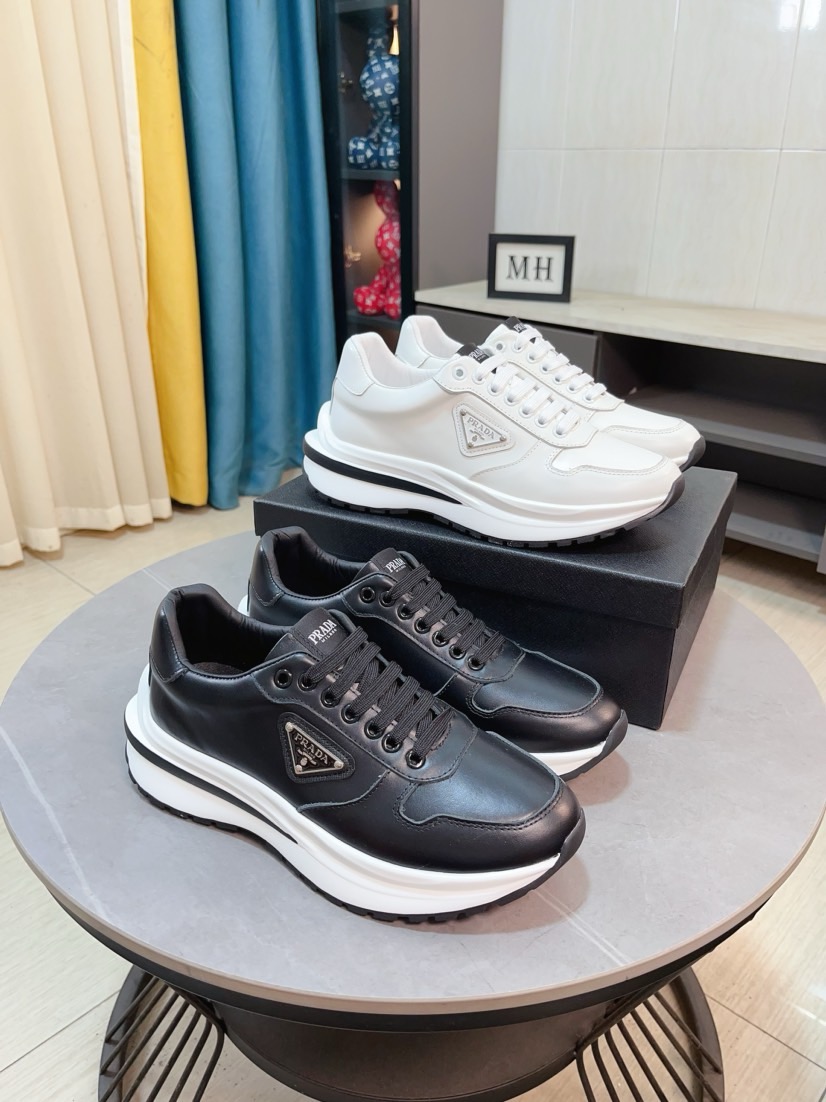 NO:284161,Prada's luxurious and fashionable high-end products, the perfect last and top-level hand-made make this shoe immediately create a strong aristocratic atmosphere. Imported top layer cowhide with Brock carving craft cowhide Neli French imported leather shoes special rubber combination outsole color mysterious black code number 38~44, prada, prada, cowhide19860909普拉达〈prada〉奢华时尚的高端产品完美的楦型加上顶级的手工制作,使得本款鞋子立马形成了一股浓郁的贵族气息.进口头层牛皮搭配布洛克雕花工艺牛皮内里法国进口皮鞋专用橡胶组合大底颜色神秘黑码数38～44,,prada,prada,cowhide,Men's shoes