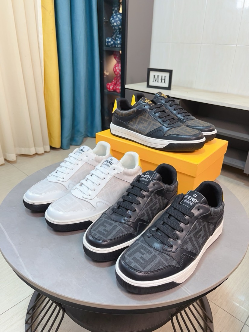 NO:284468,【FENDI】Fendi classic and comfortable men, this complex sneaker is made of soft calfskin genuine leather inner original ultralight rubber rough-grained sole. This unique and light style is suitable for the casual and exquisite sensibility of this season. It is comfortable and natural to wear. It is casual and traveling everyday in autumn and winter!  38/44, fendi, fendi, sneakers, cowhide19860909【FENDI】芬迪经典舒适男士,这款复杂的运动鞋是由柔软的小牛皮真皮内里原版超轻橡胶材质粗纹大底 这种独特的轻薄风格适合这个季节的随意而精致的感性,上脚舒适自然 秋冬休闲出行日常款！38/44,,fendi,fendi,sneakers,cowhide,Men's shoes