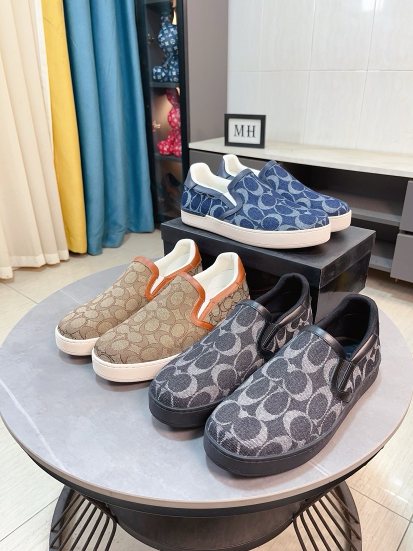 NO:284470,COACH exclusive new men's low-top casual lace-up shoes, casual and fashionable and versatile, and can be worn all seasons!  This casual men's shoes adopt a convenient lace-up design, which further improves the comfort and fit of the feet and breathability!  !  Upper material imported special material for teeth tapping!  High-end and atmospheric, adding visual layering, more casual and fashionable, showing a fresh and vibrant side, breathable inside!  Comfortable on the feet, soft and breathable, original foam and wear-resistant large sole, color size 38-44,,coach,coach19860909COACH蔻驰独家新款男士低帮休闲系带板鞋,休闲时尚百搭款,四季可穿！这款休闲男鞋采用便捷的系带设计,更加提升上脚舒适贴合度,透气度！！鞋面材质进口叩齿专用材料！高端大气,增添视觉上的层次感,更加休闲时尚,展现出清新活力的一面,内里透气羊里 ！上脚舒适,柔软透气,大底原版发泡耐磨大底,颜色尺码38-44,,coach,coach,Men's shoes