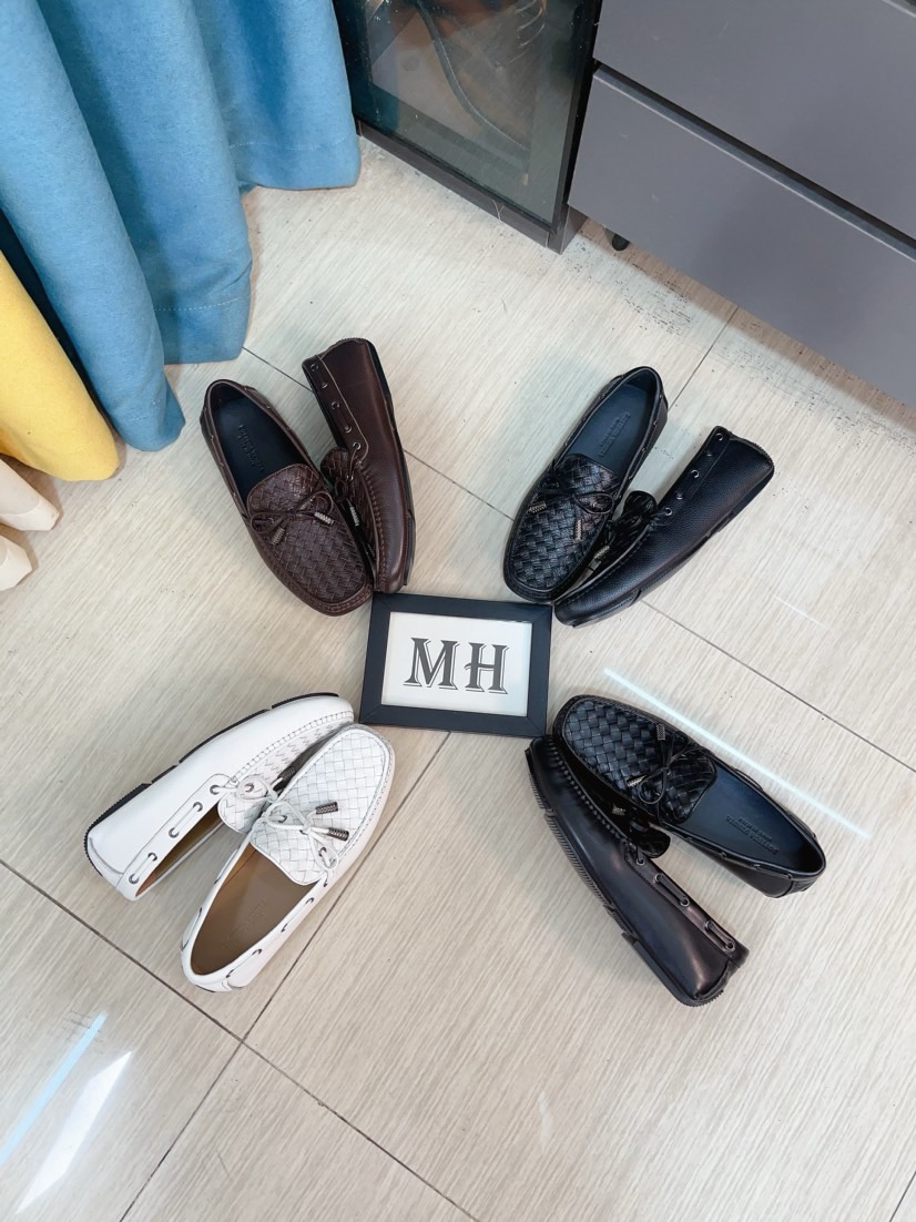 NO:284472,[Super comfortable soft sole BV woven bean shoes] Fashion hot model BV men's casual shoes with high-quality cowhide upper, woven cowhide with metal buckle decoration, perfect style, very personalized and fashionable charm, genuine leather inner foot pad flexible and light sole, fashionable and handsome, size 38-44, 37 45 can be customized, bottega veneta, cowhide19860909【超舒服软底BV编织豆豆鞋】时尚爆款 BV 男士休闲鞋鞋面优质牛皮,鞋面编织牛皮配金属扣装饰,完美版型,极富个性与时尚韵味,真皮内里垫脚柔韧轻便大底,时尚帅气,码数38-44码,37 45可以定做,,bottega veneta,cowhide,Men's shoes