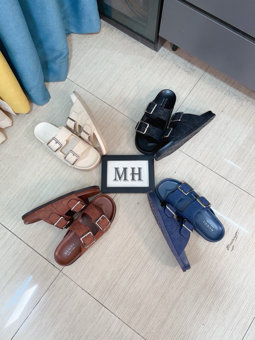 NO:354535,【GUCCI】Men's size 39~45, (46. Custom made This slipper is made of GG polyester fiber and is decorated with Gucci label on the front, adding a striking logo feel to the style. 