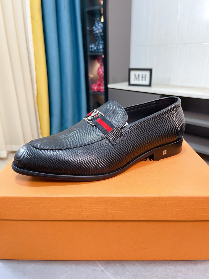 NO:604667,Cowhide [LV] Louis Vuitton's new open-edge pigskin shoes are the most popular classic. The official website is synchronized. The upper is imported from Italy with embossed and comfortable cowhide lining. It has a fashionable atmosphere and unique brand unique craftsmanship. It highlights the hot style of the new year. Don't hesitate, don't hesitate, you should hurry up and get it. Size 38--44,, louis vuitton, louis vuitton, cowhide19860909牛里【LV】路易威登新款开边猪皮鞋最火爆的经典之做.官网同步,鞋面采用意大利进口鞋面压纹舒适的牛皮内里,时尚气息,独特品牌独特工艺.彰显了新一年度的爆款风格.别再犹豫,别再徘徊,您也赶紧入手吧.码数38--44,,louis vuitton,louis vuitton,cowhide,Men's shoes