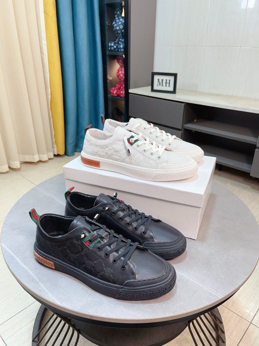 NO:345211,【versace】Versace’s latest model is carefully crafted and has aroused the whole audience!  The international brand is constantly innovating. This men's four-season casual shoes, cowhide upper sheepskin inner rubber non-slip sole, breathable and comfortable speaking with quality. Size 38-44, versace, versace, cowhide, sheepskin19860909【versace】范思哲最新款精心打造,引爆全场！不断创新的国际品牌 此款男士四季款休闲鞋,牛皮鞋面羊皮内里橡胶防滑大底,透气舒适以质量说话 码数38-44,,versace,versace,cowhide,sheepskin,Men's shoes