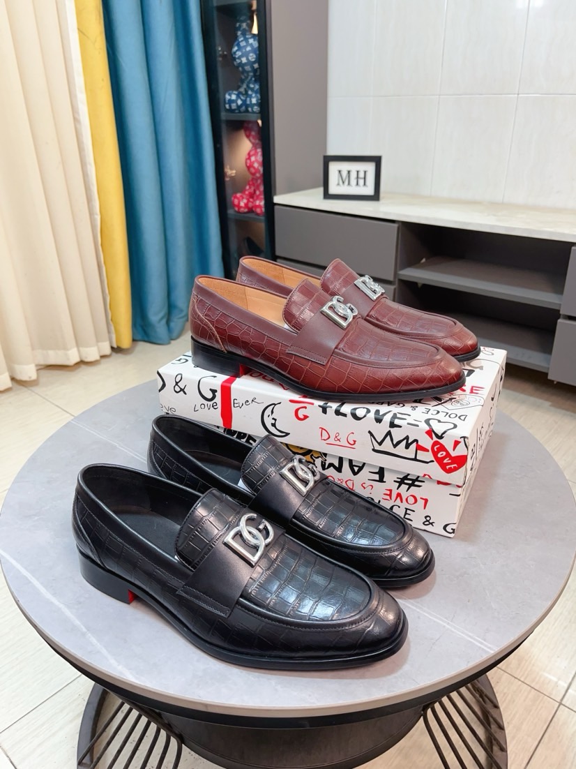 NO:350619,[DG Dolce & Gabbana] High-end custom leather shoes. The upper is imported timber leather. Original hardware. I believe that from the first sight of you, you will feel a bright feeling before your eyes. Atmospheric and avant-garde can no longer fully interpret its elegance. AAA-grade rubber outsole. Super comfortable. The original cover of the counter guarantees its original style and quality. The upper is simple. The cowhide inner. It guarantees its comfort and breathability. A pair of real good shoes has its unique soul. Famous quality. The first choice for successful people. The correct size 38-44 (45 customized, Dolce & Gabbana, cowhide19860909【DG 杜嘉班纳】高端定制皮鞋 鞋面采用进口胎牛皮 原版五金 相信从您见到它的第一眼起就会有眼前一亮的感觉 大气前卫已经不能完全诠释了它的优雅 AAA级橡胶大底 超舒适 专柜原版套楦 保证了其原有版型及品质 鞋面简约 牛皮内里 保证了其舒适及透气性 一双真正的好鞋才有它特有的灵魂 名门品质 成功人士的首选 正码 38-44(45订做,,Dolce&Gabbana,cowhide,Men's shoes