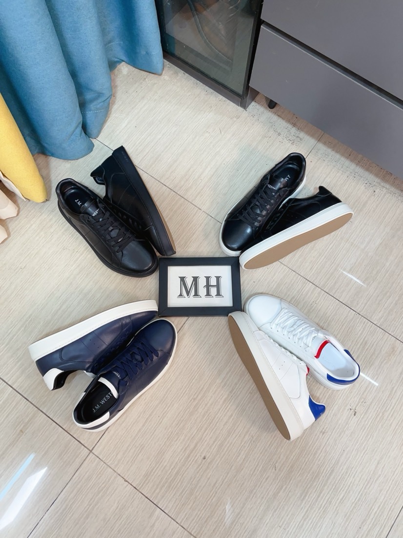 NO:351128,BALLY/Bali New leather casual sneakers for men!  Made of imported calfskin, paired with classic rubber soles, this sneaker incorporates a modern atmosphere into the timeless design. Sheepskin inside is comfortable and fashionable!  Packed with original box!  Size38-45,,bally,sneakers,cowhide,sheepskin19860909BALLY/巴利 男士新款皮革休闲运动鞋！这款运动鞋采用进口小牛皮制成,搭配经典橡胶鞋底,在永恒的设计中融入现代气息.内里羊皮 上脚舒适,时尚洋气！配原盒包装！ Size38-45,,bally,sneakers,cowhide,sheepskin,Men's shoes