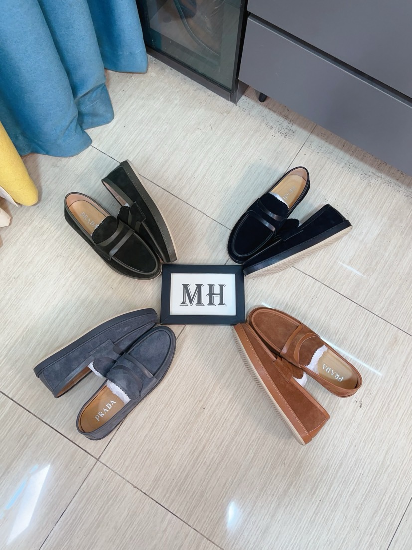 NO:356421,Prada's luxurious and fashionable high-end products, the perfect last and top-level hand-made make this shoe immediately create a strong aristocratic atmosphere. Imported top layer cowhide with Brock carving craft cowhide Neli French imported leather shoes special rubber combination outsole color mysterious black code number 38~44, prada, prada, cowhide19860909普拉达〈prada〉奢华时尚的高端产品完美的楦型加上顶级的手工制作,使得本款鞋子立马形成了一股浓郁的贵族气息.进口头层牛皮搭配布洛克雕花工艺牛皮内里法国进口皮鞋专用橡胶组合大底颜色神秘黑码数38～44,,prada,prada,cowhide,Men's shoes