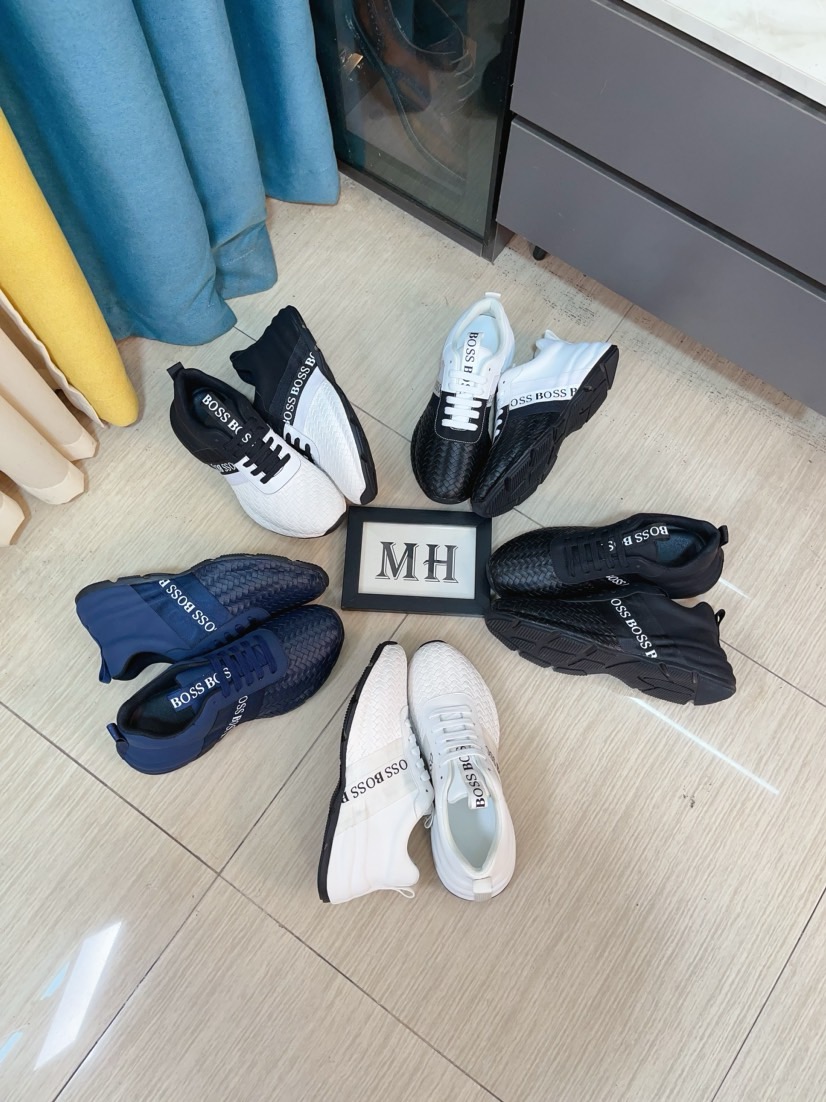 NO:356847,【boss】The casual and sporty style combines the elements of daddy's sole shoes, successfully breaking through the daddy's sole style in recent years, and has become a beautiful landscape among luxury goods. The fabric is high mercerite and breathable net. The nets on both sides of the shoe are craftsmanship and three-layer composite. The bottom craftsmanship is made of a package molding fabric imported high mercerite cowhide splicing and original custom D-font net code number 38-44, 45 customization, cowhide19860909【boss】休闲与运动的风格再融合老爹包底鞋的元素,成功的冲破了近些年来烂大街的老爹鞋风格,成为了奢侈品中一道亮丽的风景线,面料为高丝光搭配透气网,鞋邦两侧的网为工艺加三层复合,底部工艺采用套包成型面料进口高丝光牛皮拼接搭配原版订制D字网码数38-44,45定做,,cowhide,Men's shoes