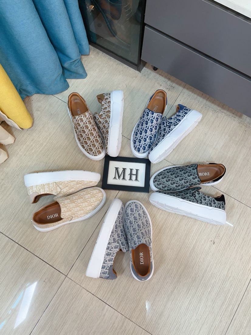 NO:344827,【Dior Dior】 25ss new product B01 German training shoes couples' toe dimension design is a bit wider, the foot is comfortable and perfect online, the thread is beautiful, the adaptive pants are perfect and versatile, decorated with various classic details, it is ideal for daily styles, can be matched with various casual items to create exquisite styling fabrics, top layer cowhide/inner sheepskin TPU original outsole, size number 38-44, 45 customized, dior, dior, cowhide, sheepskin19860909【迪奥 Dior】 25ss新品 B01德训鞋 情侣款鞋头维度设计宽了点 上脚舒适度完美在线 线头优美 适配裤型完美百搭 饰以各种经典细节 是日常造型的理想之选 可与各式休闲单品搭配打造精致造型面料头层牛皮/内里羊皮TPU原版大底 码数38-44,45定做,,dior,dior,cowhide,sheepskin,Men's shoes