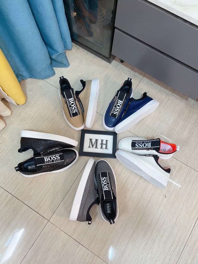 NO:347175,【boss】 With classic design, it has become a fashion darling that never ends. The upper is made of top-grade reverse velvet leather and tarp fabric, and the brand logo embellishes to highlight the brand's charm; the brand's special sole in the top layer of genuine leather [Sun] [Sun] brand, wear-resistant, lightweight, size: 38-44,19860909【boss】 以经典的设计成为永不落幕的时尚宠儿,经典的休闲造型.鞋面采用顶级反绒皮搭配防水布 品牌logo点缀 彰显品牌魅力；头层真皮里[太阳][太阳]品牌专用大底,耐磨,轻便,码数:38-44,,Men's shoes