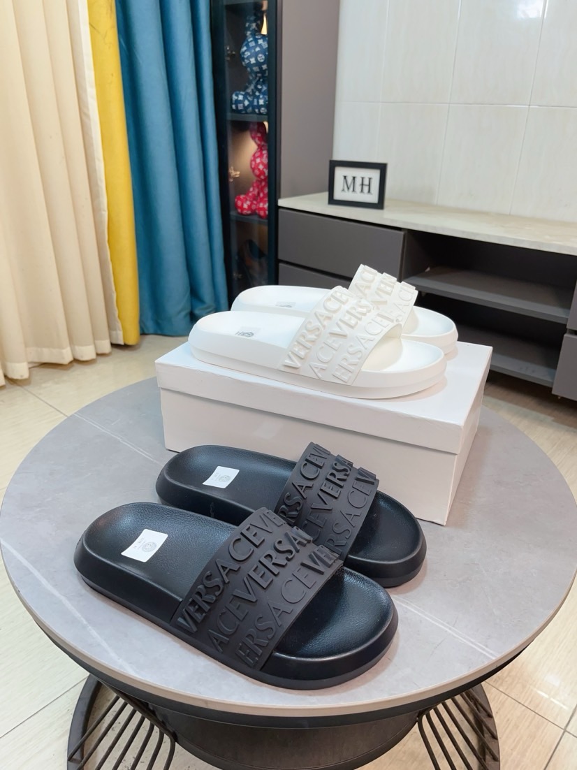 NO:832571,【VERSACE】Versace’s new collection of casual slippers for men!  1:1 review of the global limited edition, the upper is made of imported original fabrics, the original outsole, men's shoe size 38-44,,versace,versace,slippers19860909【VERSACE】范思哲专柜新款男士休闲拖鞋系列！1:1复核全球限量款鞋面采用进口原单面料原板大底男鞋码数38-44,,versace,versace,slippers,Men's shoes